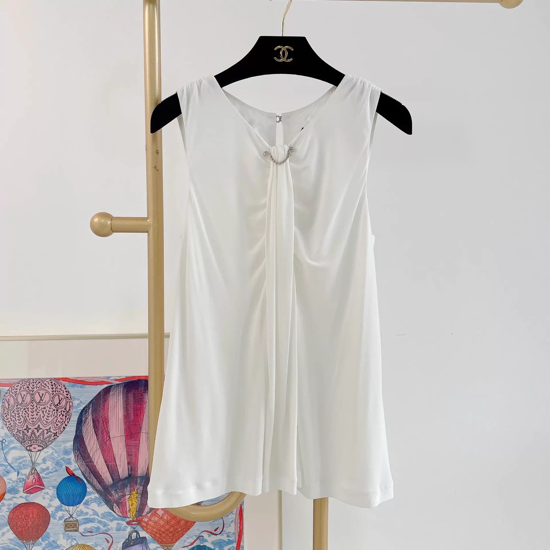 Louis Vuitton LV white sleeveless top pre-owned Size XS / US 0-2 / IT 36-38 - 1 Thumbnail