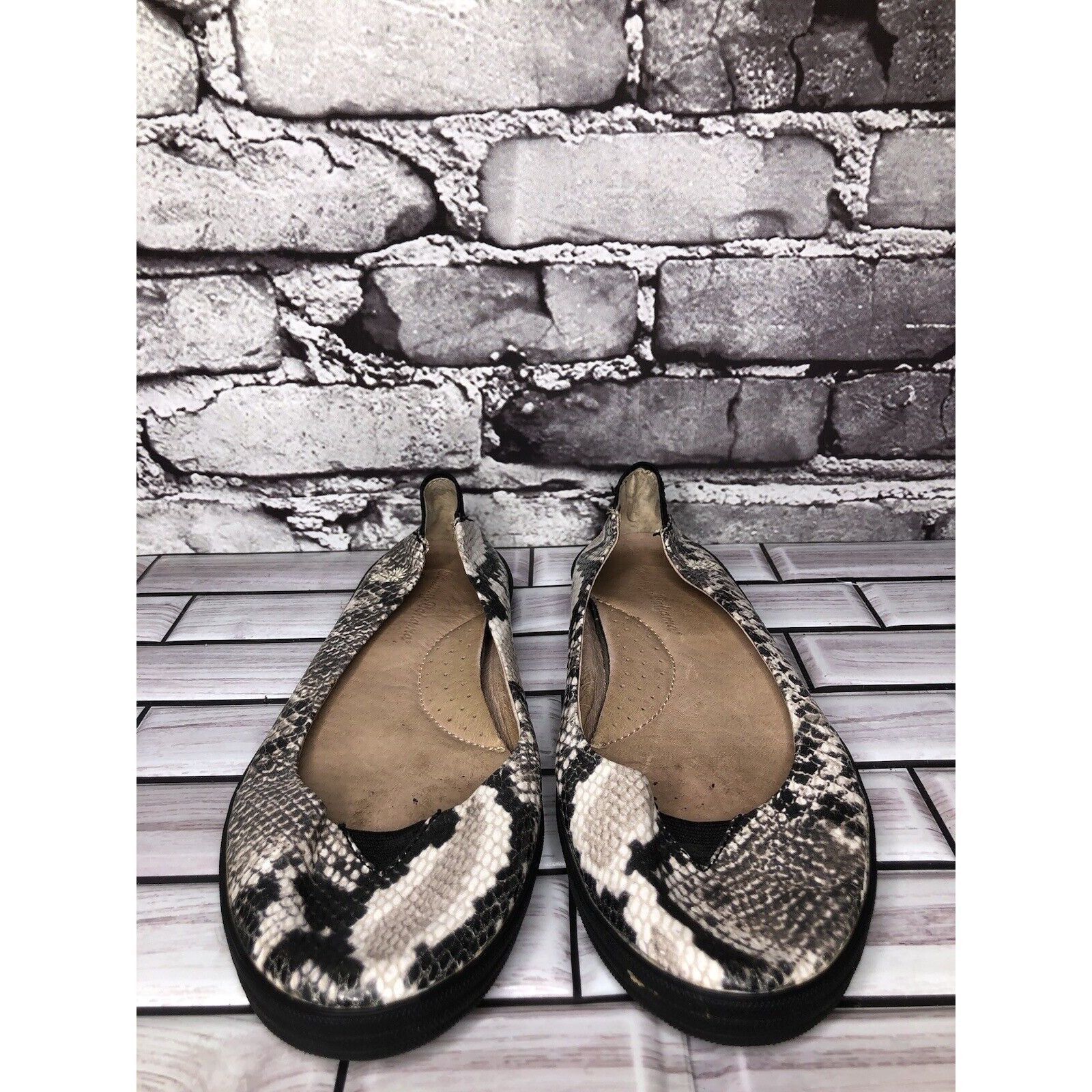 Tommy Bahama Tommy Bahama Odesa Ivory Black Leather Snake Skin Ballet Fla Size US 8 / IT 38 - 14 Thumbnail