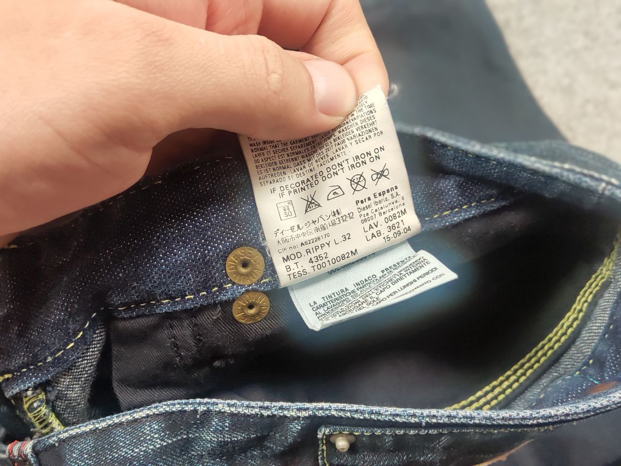 Diesel Vintage Diesel Rippy Logo Distressed Faded Denim Jeans Y2K Size 27" / US 4 / IT 40 - 16 Thumbnail