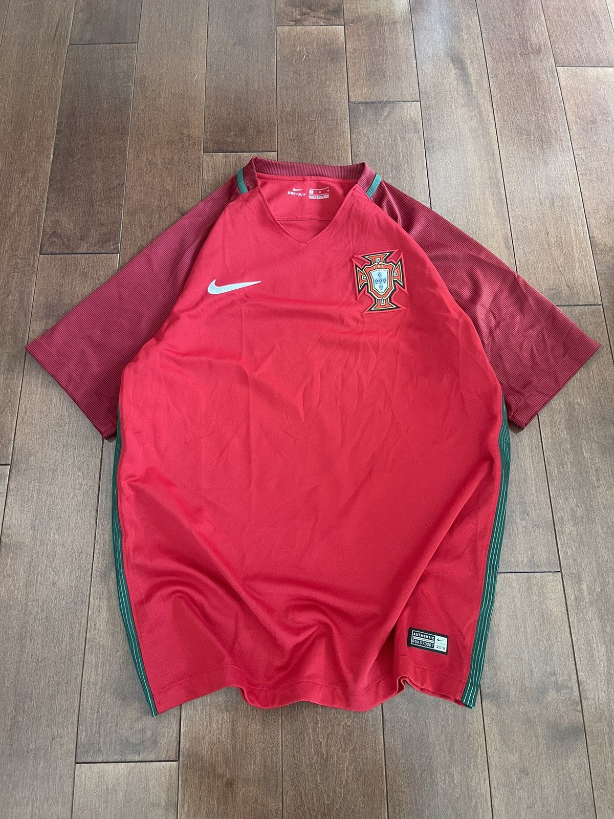 Nike 2016-2017 Nike Portugal Home Soccer Jersey Size US M / EU 48-50 / 2 - 1 Thumbnail
