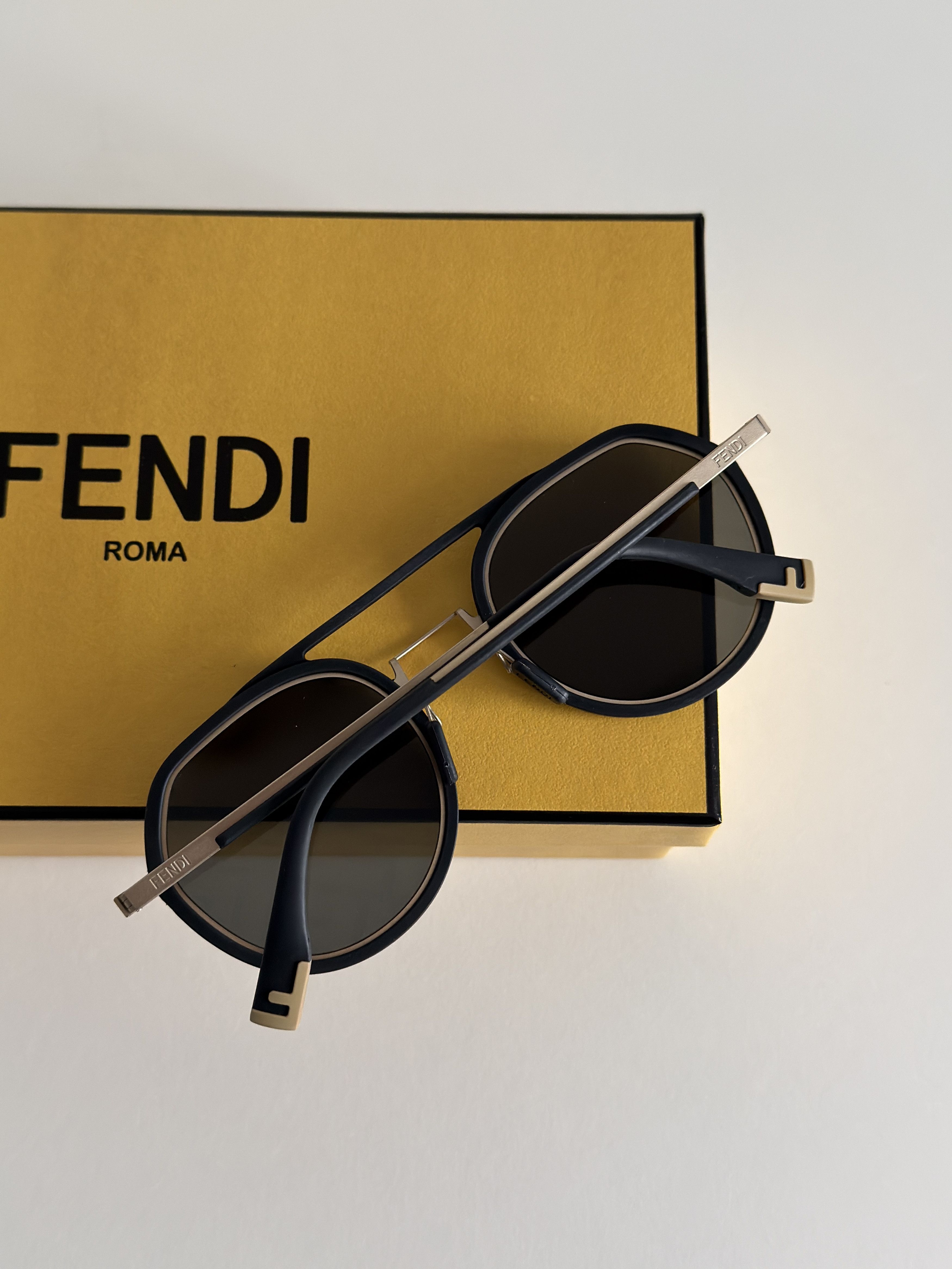 Fendi Fendi Sunglasses Size ONE SIZE - 3 Thumbnail
