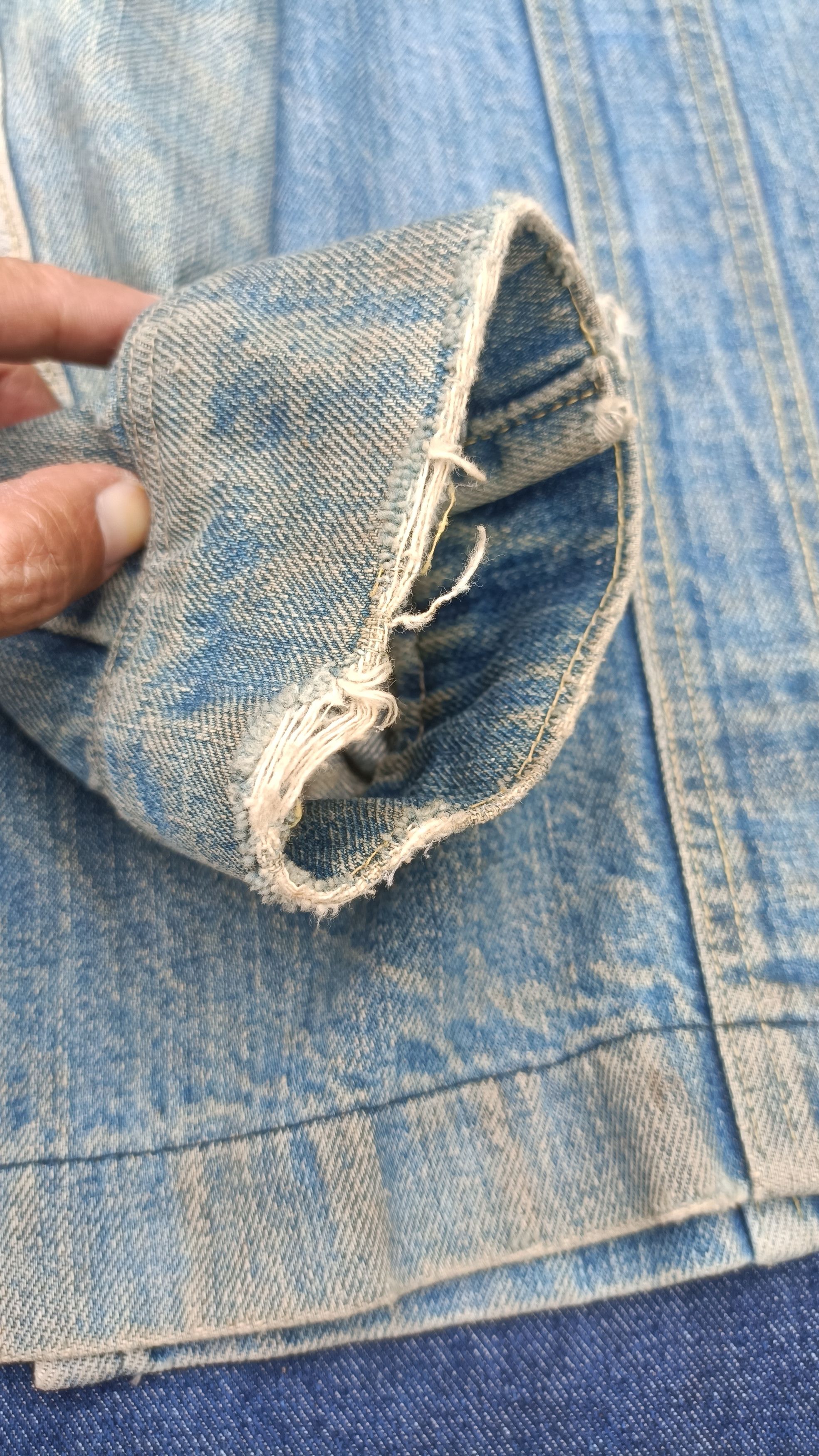 Lee Vintage 70s-80s Lee disstresed denim jacket Size US L / EU 52-54 / 3 - 5 Thumbnail