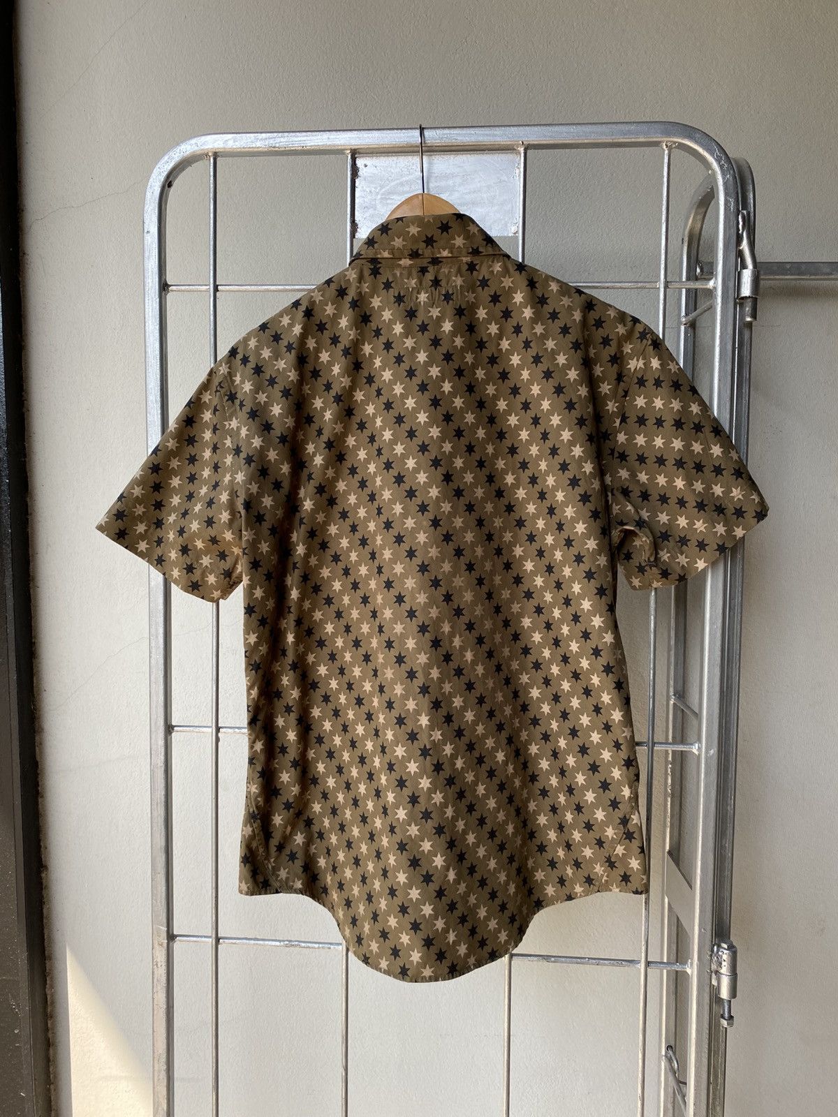 Katharine Hamnett London KATHARINE HAMNETT Khaki Star Print Short-Sleeve Shirt Size US M / EU 48-50 / 2 - 2 Thumbnail