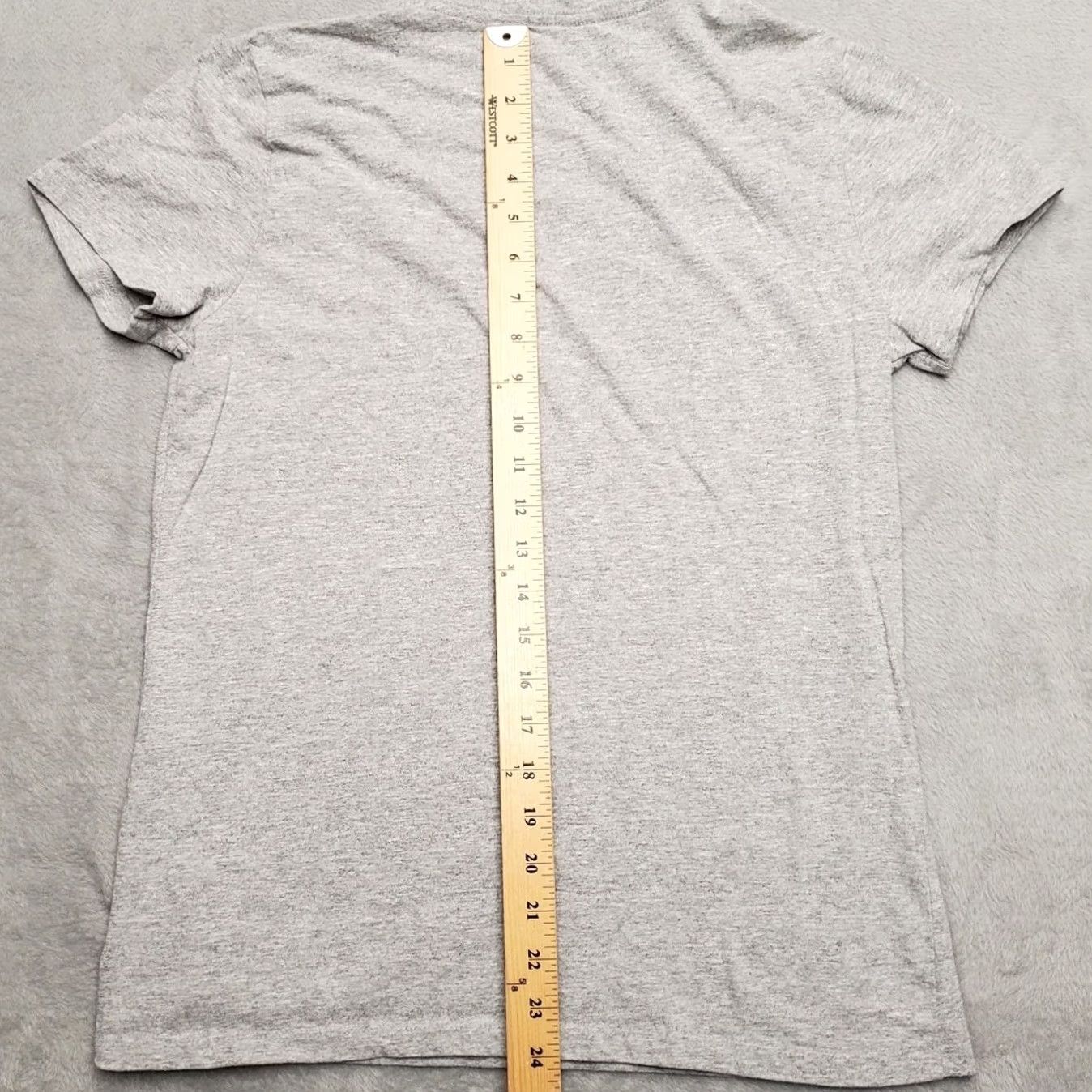 The North Face The North Face Shirt Womens L Gray V-Neck Short Sleeve Tee Outdoors Merchandise Womens L Gray V-Neck T-Shirt Outdoors Size L / US 10 / IT 46 - 6 Thumbnail