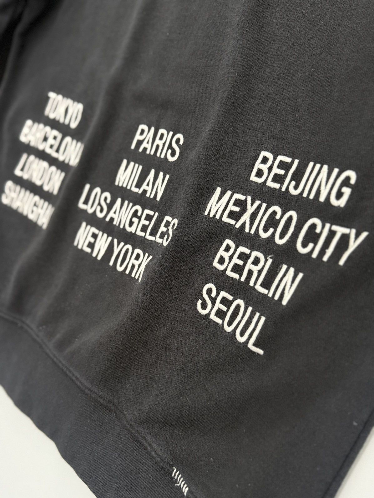 Nike 🔥 NIKEWORLD TOUR CREWNECK SWEATSHIRT - L Size US M / EU 48-50 / 2 - 18 Thumbnail
