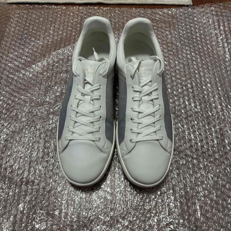 Louis Vuitton Louis Vuitton Luxurious Monogram Sneakers for Men - Size US 8.5 / EU 41-42 - 2 Thumbnail