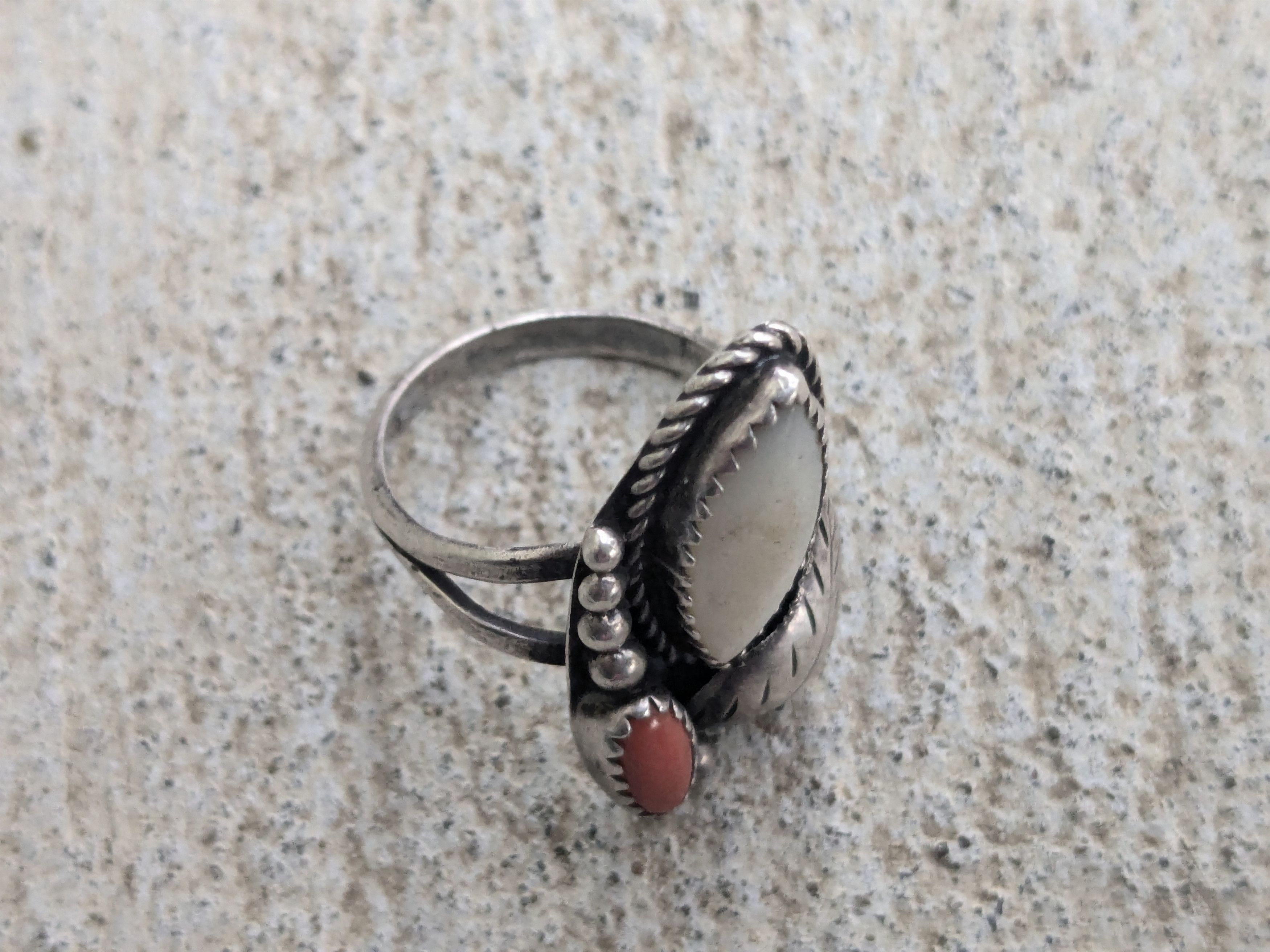 Jewelry × Sterling Silver Vintage Sterling Silver Ring MOP Coral 7.25 Native Size ONE SIZE - 5 Thumbnail