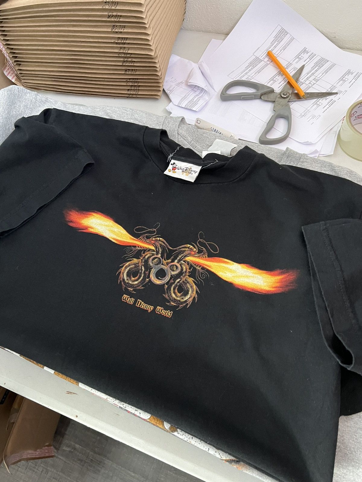 Disney 90s Walt World Mickey Mouse Dragons Flaming Tee Size US M / EU 48-50 / 2 - 2 Thumbnail