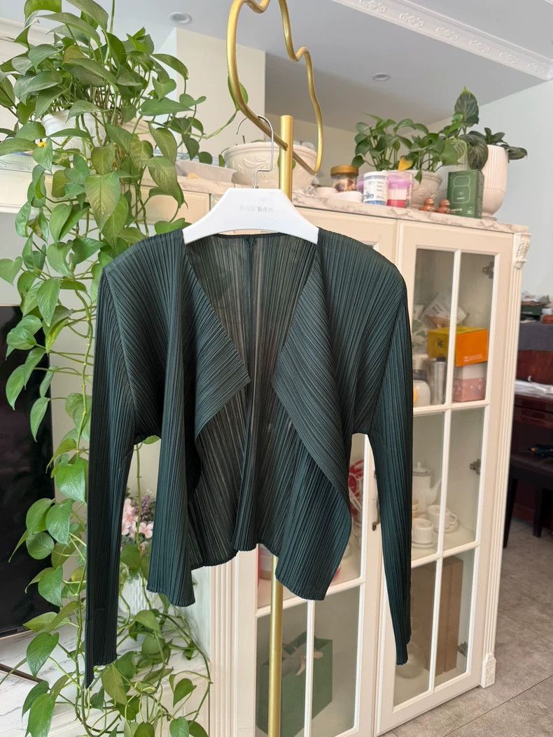 Issey Miyake Issey Miyake A dark green cardigan Size L / US 10 / IT 46 - 2 Thumbnail