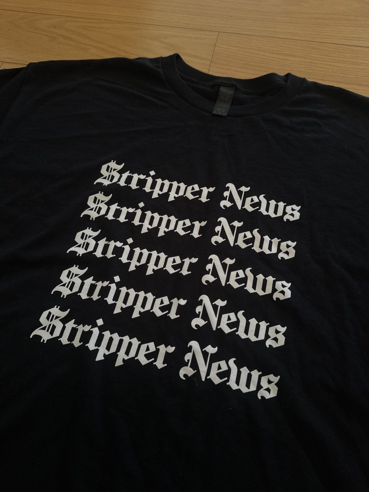 Complex Stripper News x ComplexCon Gothic T-Shirt Size US XL / EU 56 / 4 - 2 Thumbnail