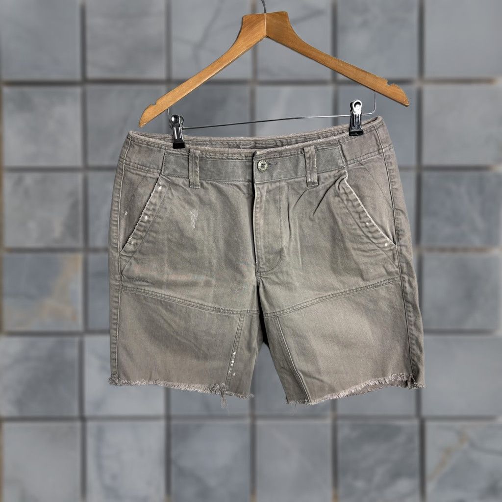Armani Exchange VINTAGE Armani Exchange Shorts Mens 32 Gray Distressed Raw Hem Cutoff Paint Splatter Chino Casual Size US 32 / EU 48 - 1 Thumbnail