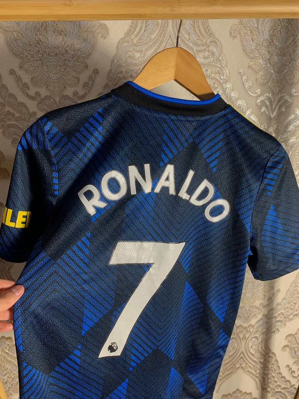 Adidas VINTAGE ADIDAS FC MANCHESTER UNITED ENGLAND SOCCER JERSEY Size US XS / EU 42 / 0 - 9 Thumbnail