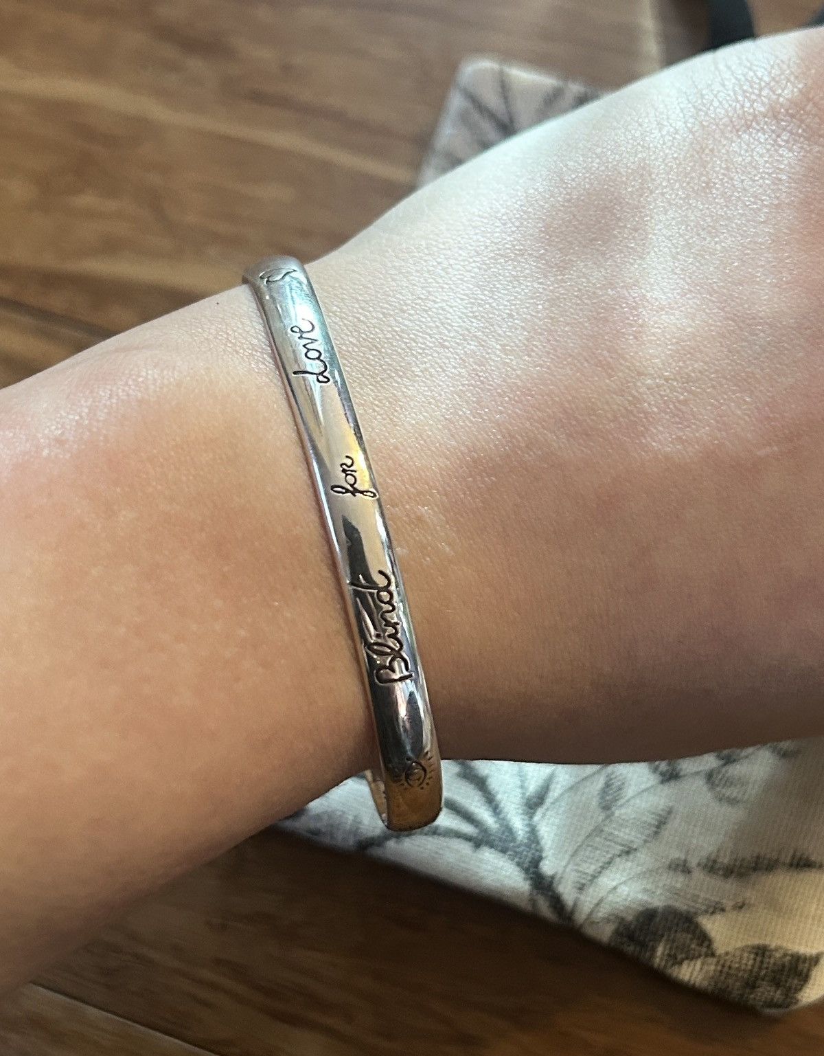 Gucci Gucci Blind for Love Silver Bangle Bracelet size 18 Size ONE SIZE - 5 Thumbnail