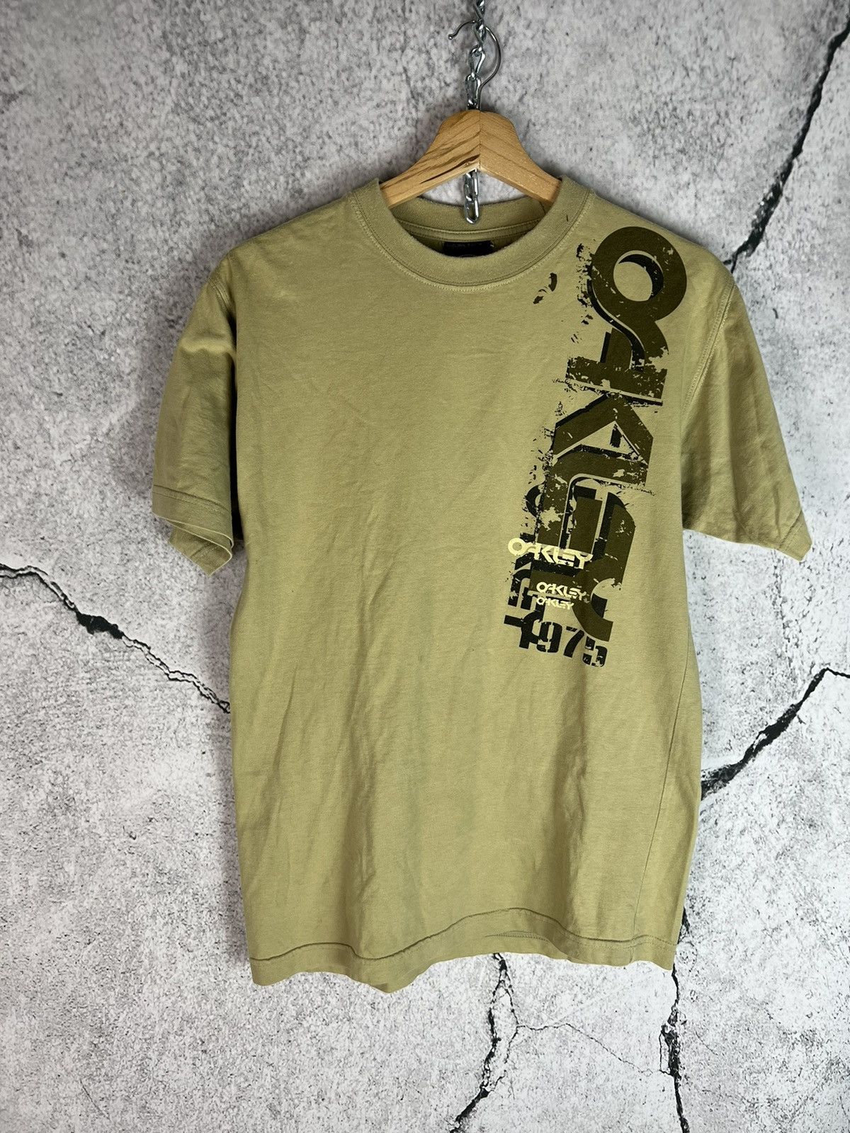 Oakley Oakley vintage centre logo t shirt Size US S / EU 44-46 / 1 - 1 Thumbnail