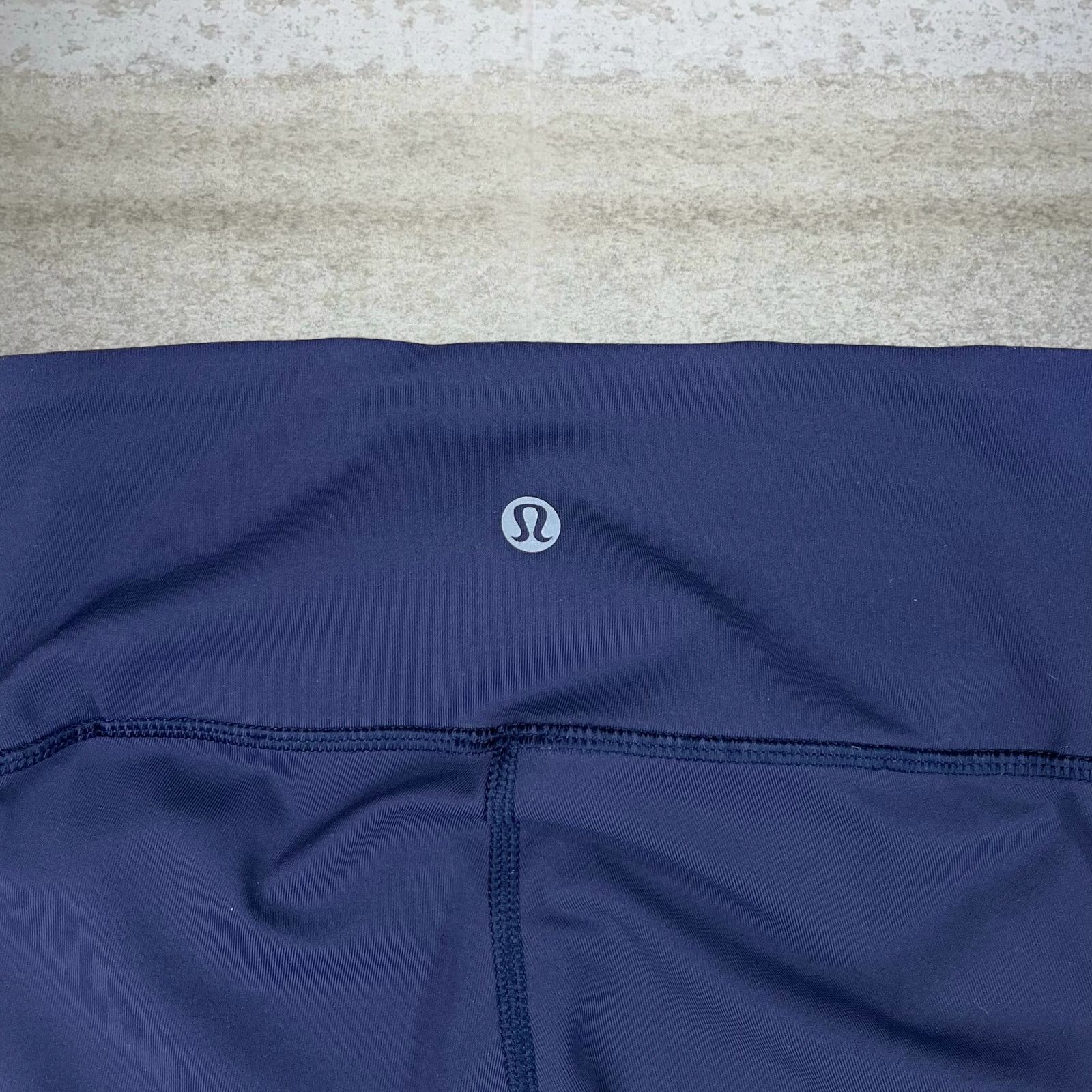 Lululemon Lululemon Leggings Size 2 Navy Blue Reflective Logo Size 26" / US 2 / IT 38 - 3 Thumbnail