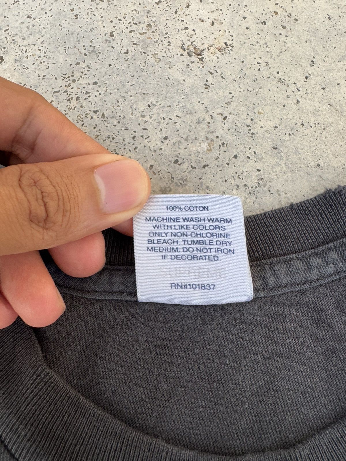 Supreme Distressed Supreme Remember Your Friends (FW18) Size US M / EU 48-50 / 2 - 5 Thumbnail