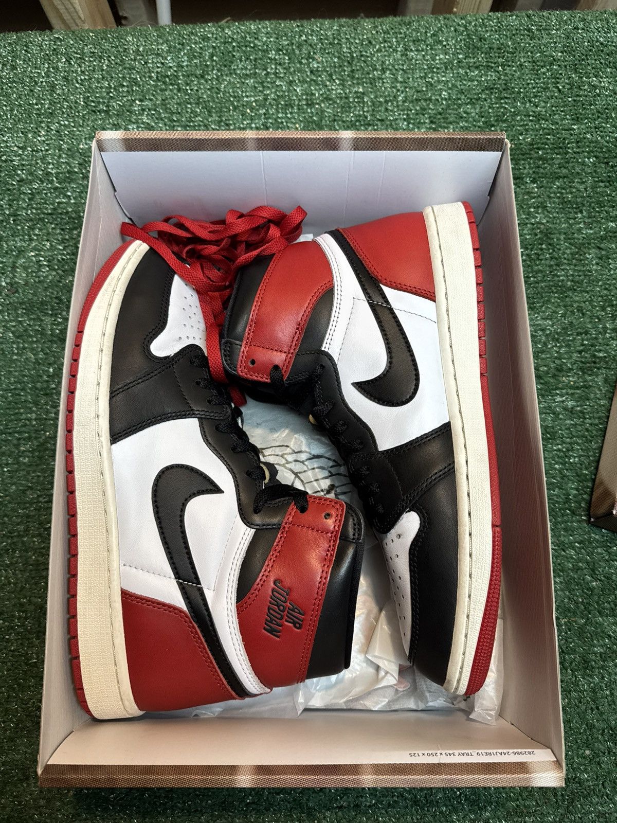 Jordan Brand Jordan Retro 1 Black Toe Reimagined Size 11 Size US 11 / EU 44 - 11 Thumbnail