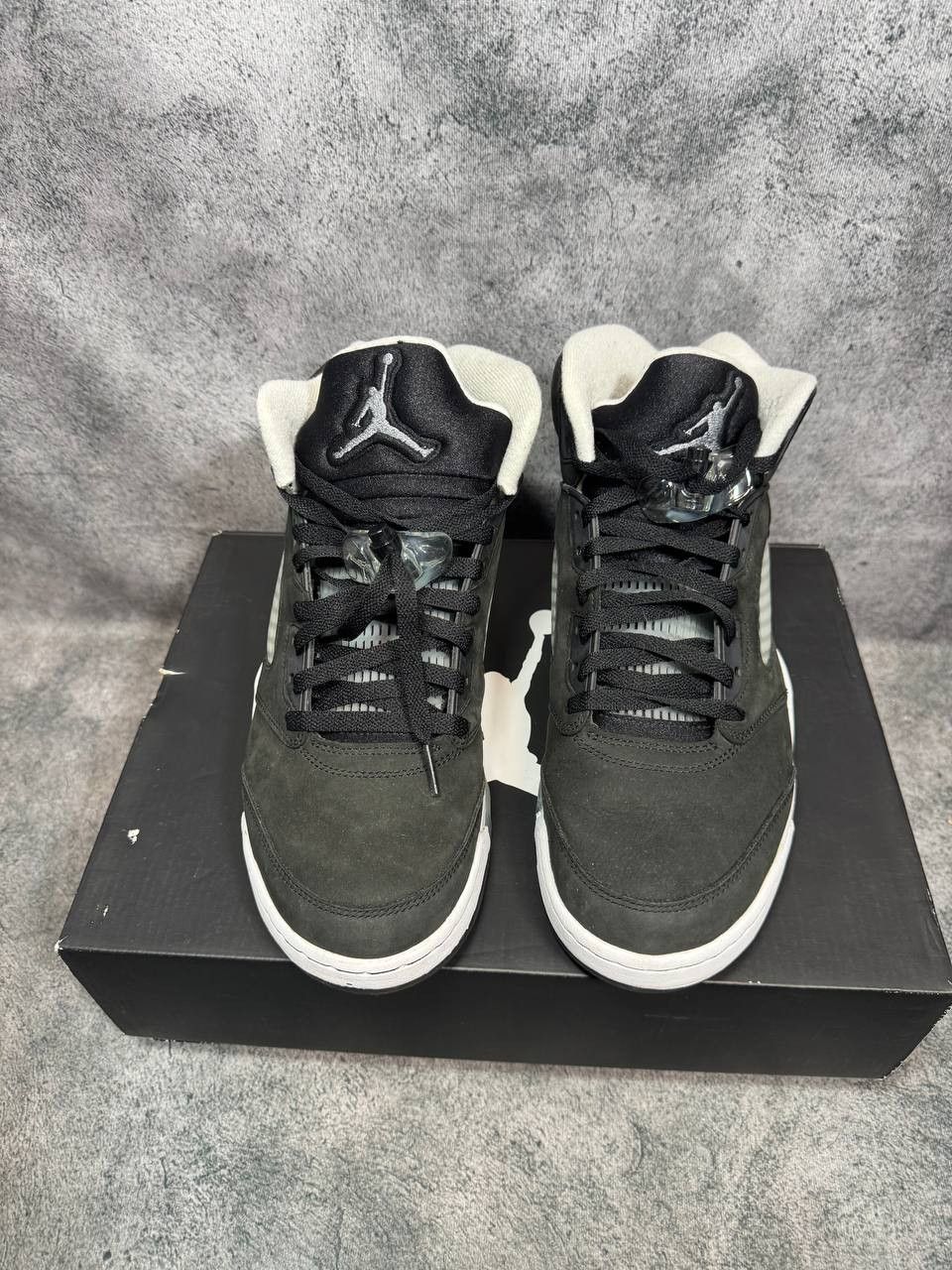 Jordan Brand Size 9.5 | Jordan 5 Oreo With Box | Pre-Owned Size US 9.5 / EU 42-43 - 2 Thumbnail