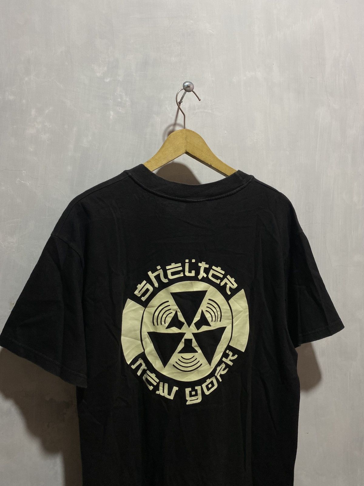 Band Tees Vtg shelter new york hardcore glow in the dark tshirt Size US M / EU 48-50 / 2 - 5 Thumbnail