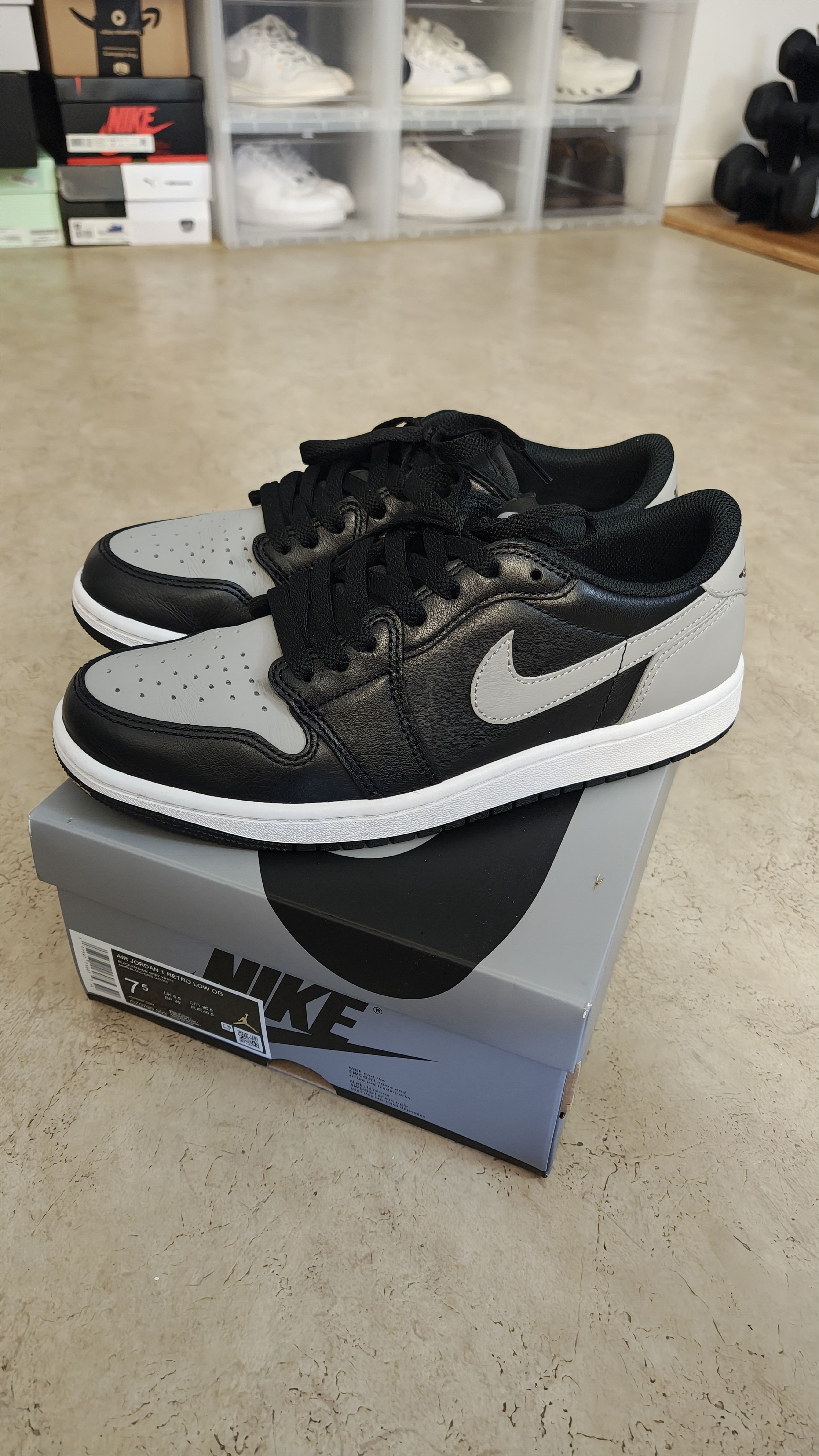 Jordan Brand Jordan 1 low OG Shadow 2024 Size US 7.5 / EU 40-41 - 2 Thumbnail