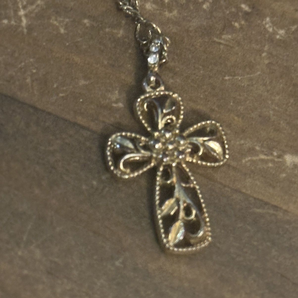 Other Avon gold filigree AB rhinestone cross pendant necklace Size ONE SIZE - 4 Thumbnail