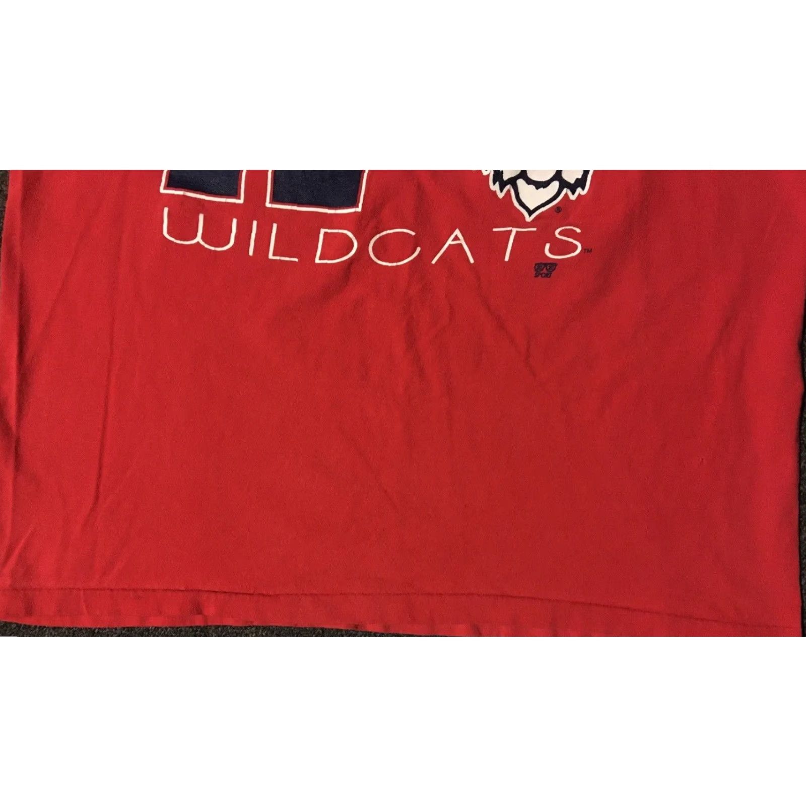 Vintage VINTAGE Arizona Wildcats 90s Shirt L Red USA College Grunge School Track T-Shirt Men CC Size US L / EU 52-54 / 3 - 4 Thumbnail