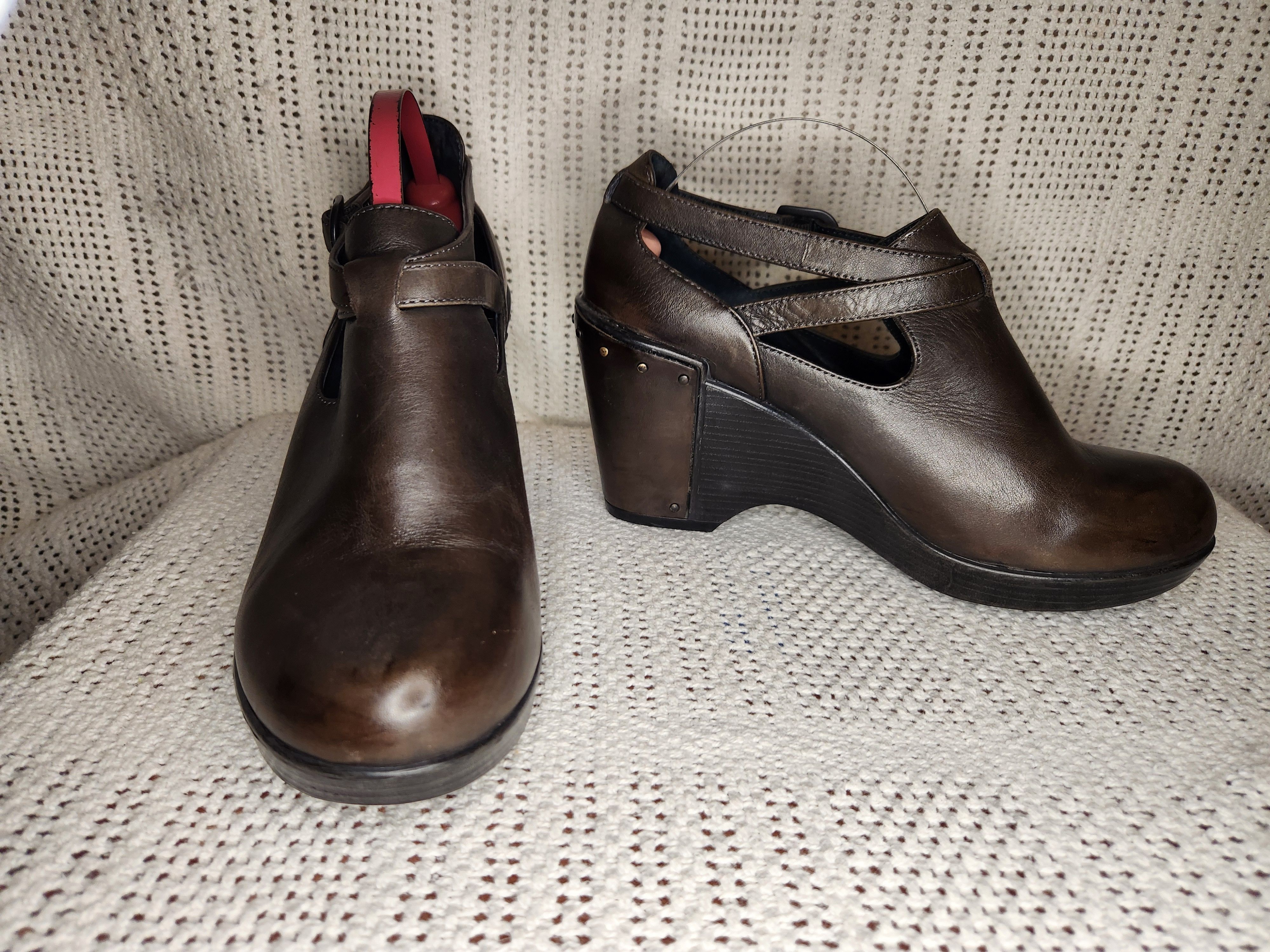 Dansko bootie crossed strap buckle Size US 7 / IT 37 - 3 Thumbnail