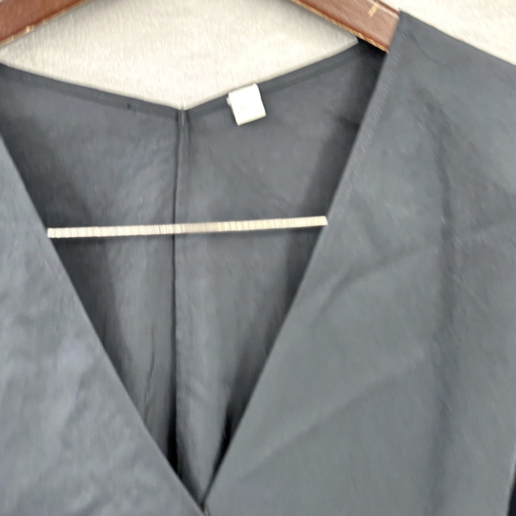 Vince Vince Blouse Womens XS V Neck Faux Wrap Front Black Silky Basic Classic Designer Mens? Women? Wait. Size XS / US 0-2 / IT 36-38 - 4 Thumbnail