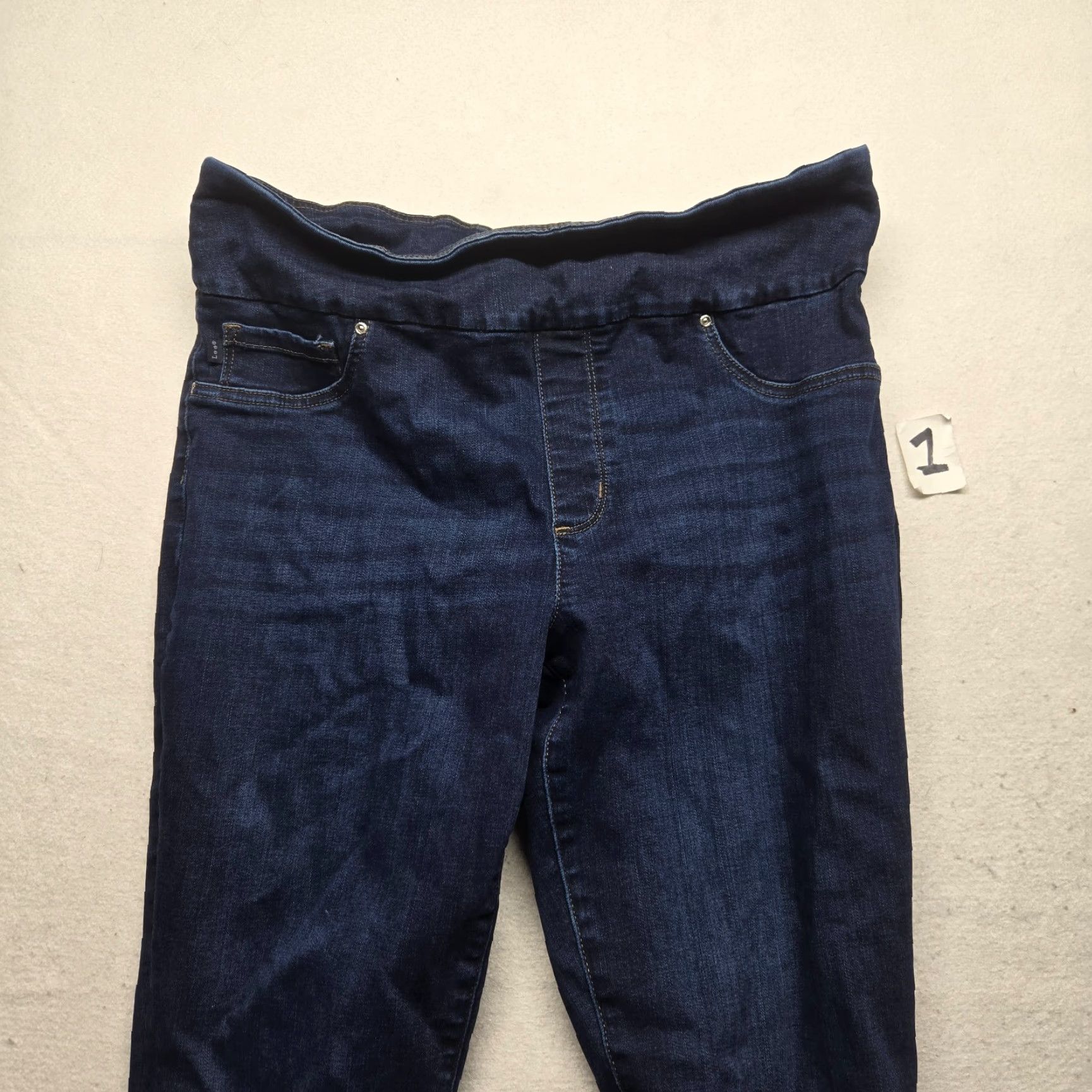 Lee Lee Jeans Slim Fit Skinny Mid Rise Dark Wash Women’s 14 Medium Denim 5-Pocket Slimming Brand Lee Shirt? (Note: This is not correct). Size 36" / US 14 / IT 50 - 2 Thumbnail