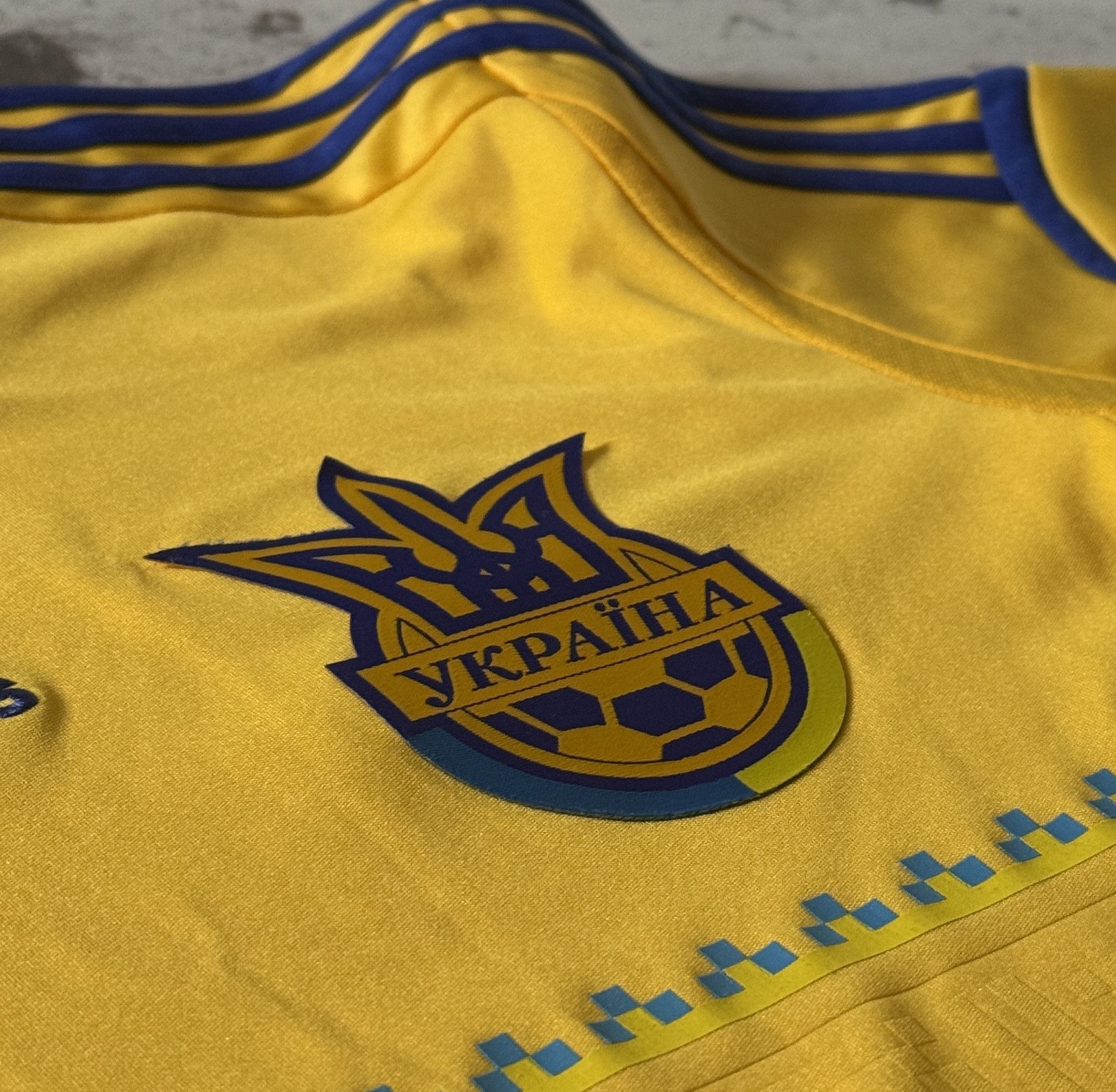 Adidas UKRAINE 2012 HOME FOOTBALL SHIRT SOCCER JERSEY X11627 S Size US S / EU 44-46 / 1 - 5 Thumbnail