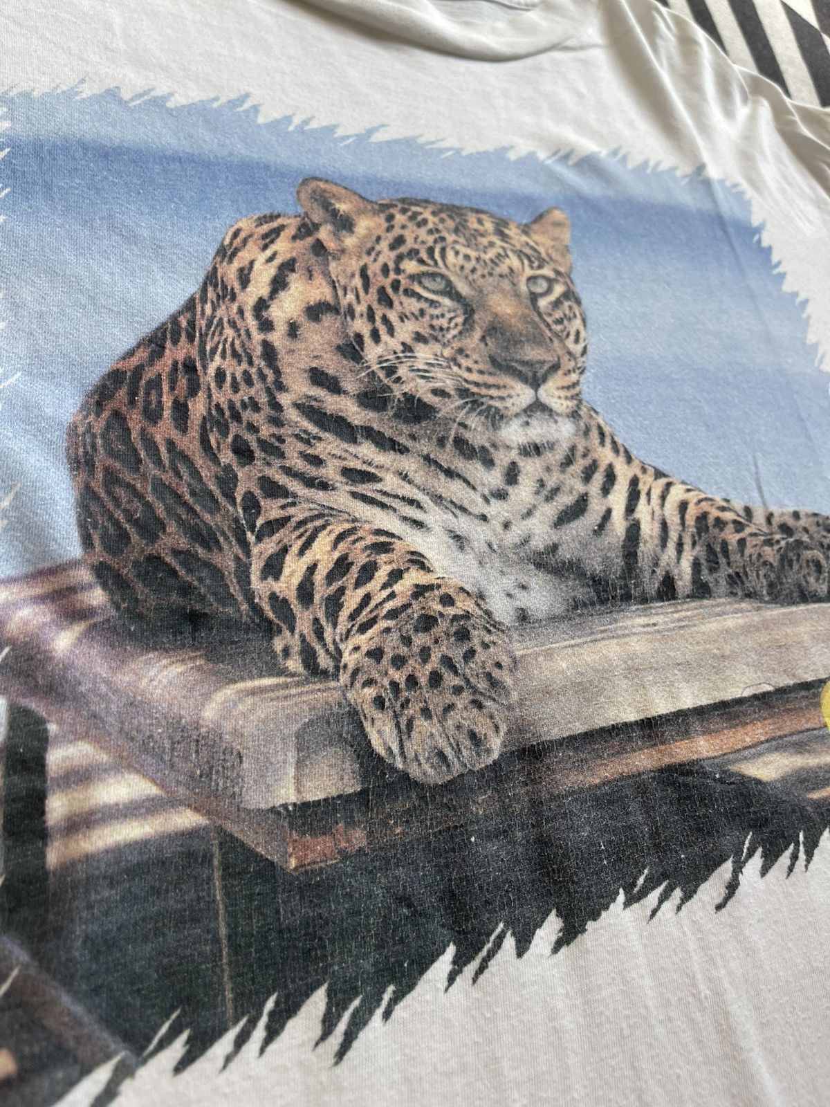 Vintage Vintage 90s Schweppes Leopard Wildlife Promo T-Shirt Size US XL / EU 56 / 4 - 5 Thumbnail