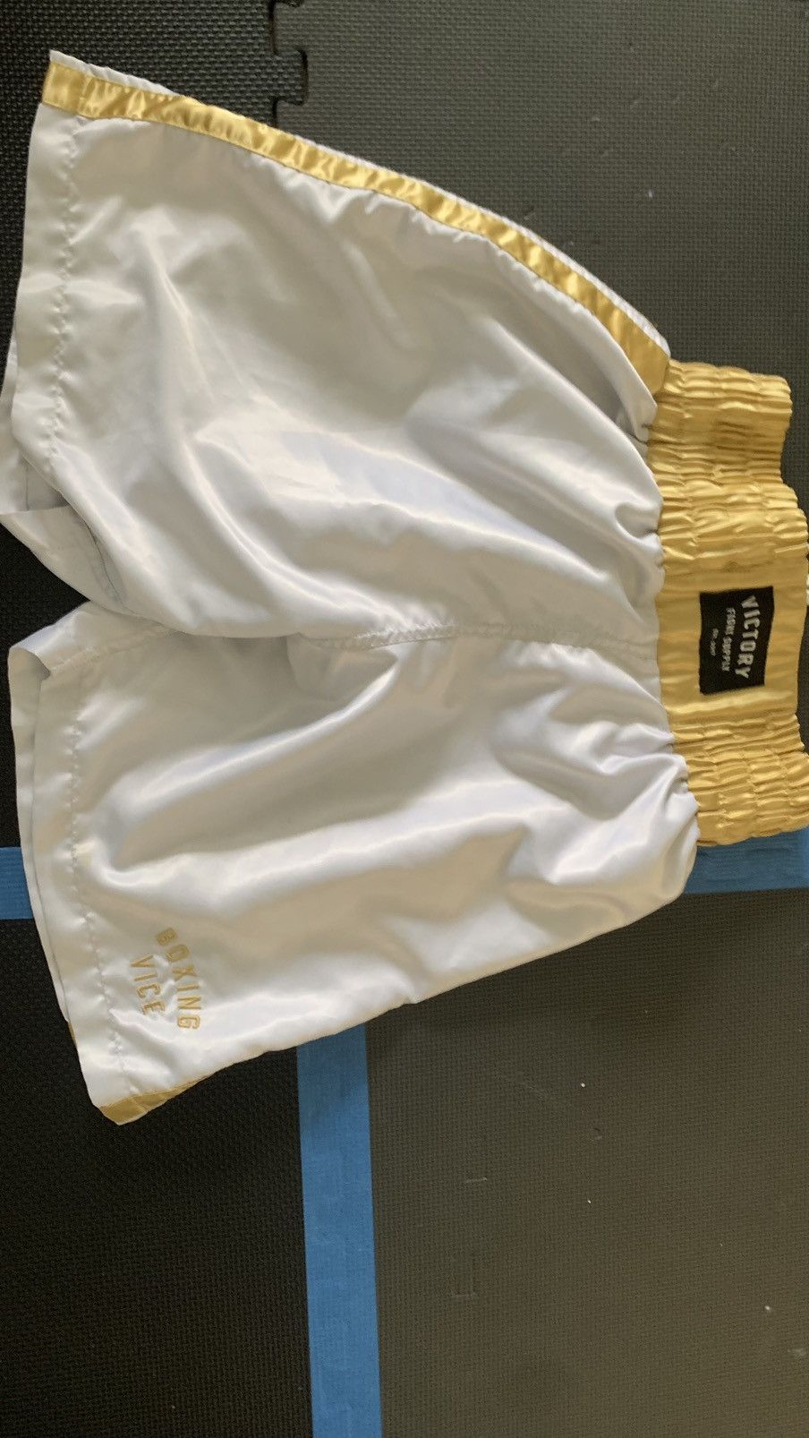 Other Victory Pro Gold Boxing Trunks Size L Size US 32 / EU 48 - 1 Thumbnail