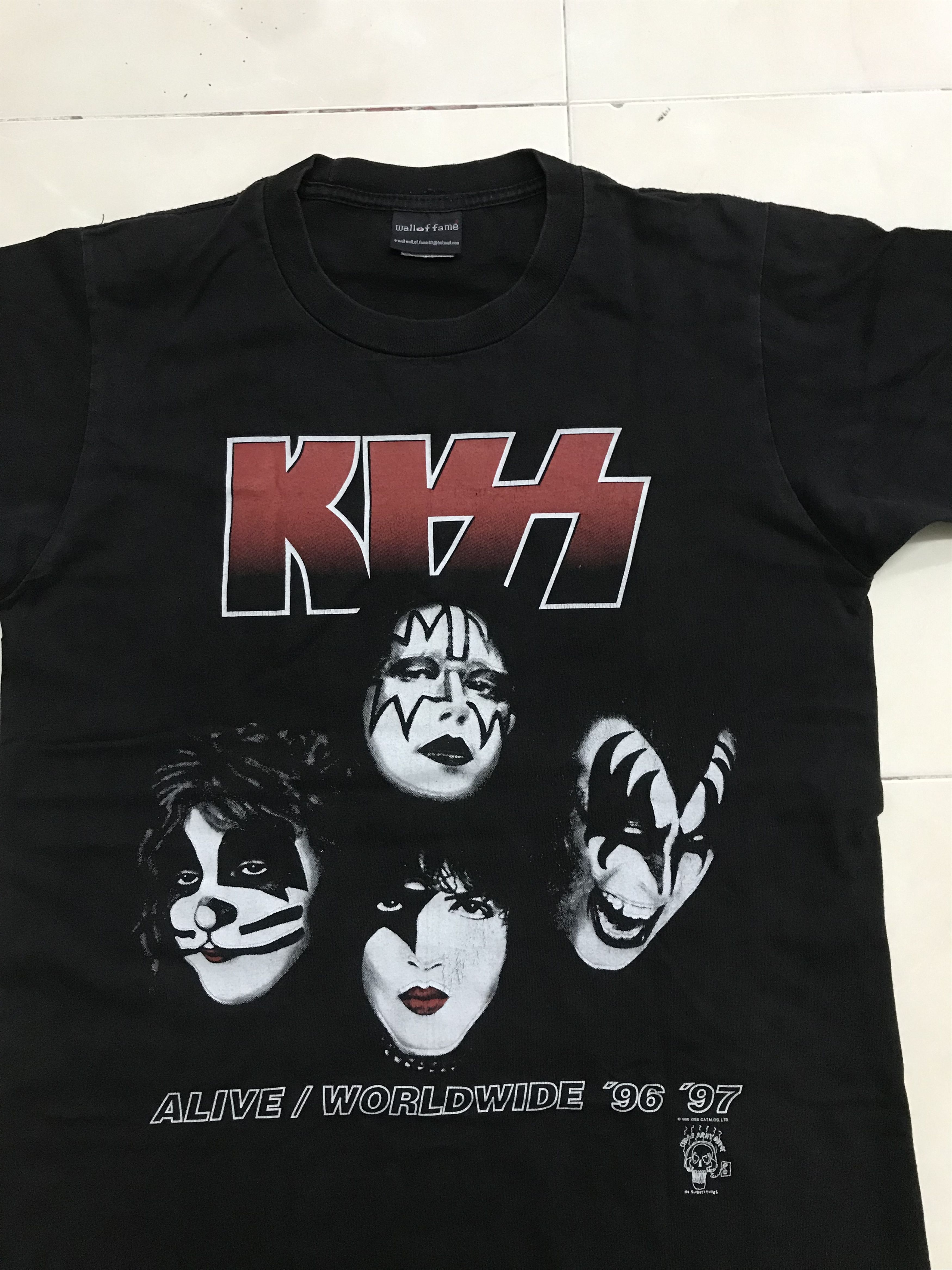 Band Tees KISS ALIVE WORLDWIDE 96/97 CONCERT TOUR BAND T-SHIRT Size US M / EU 48-50 / 2 - 1 Thumbnail