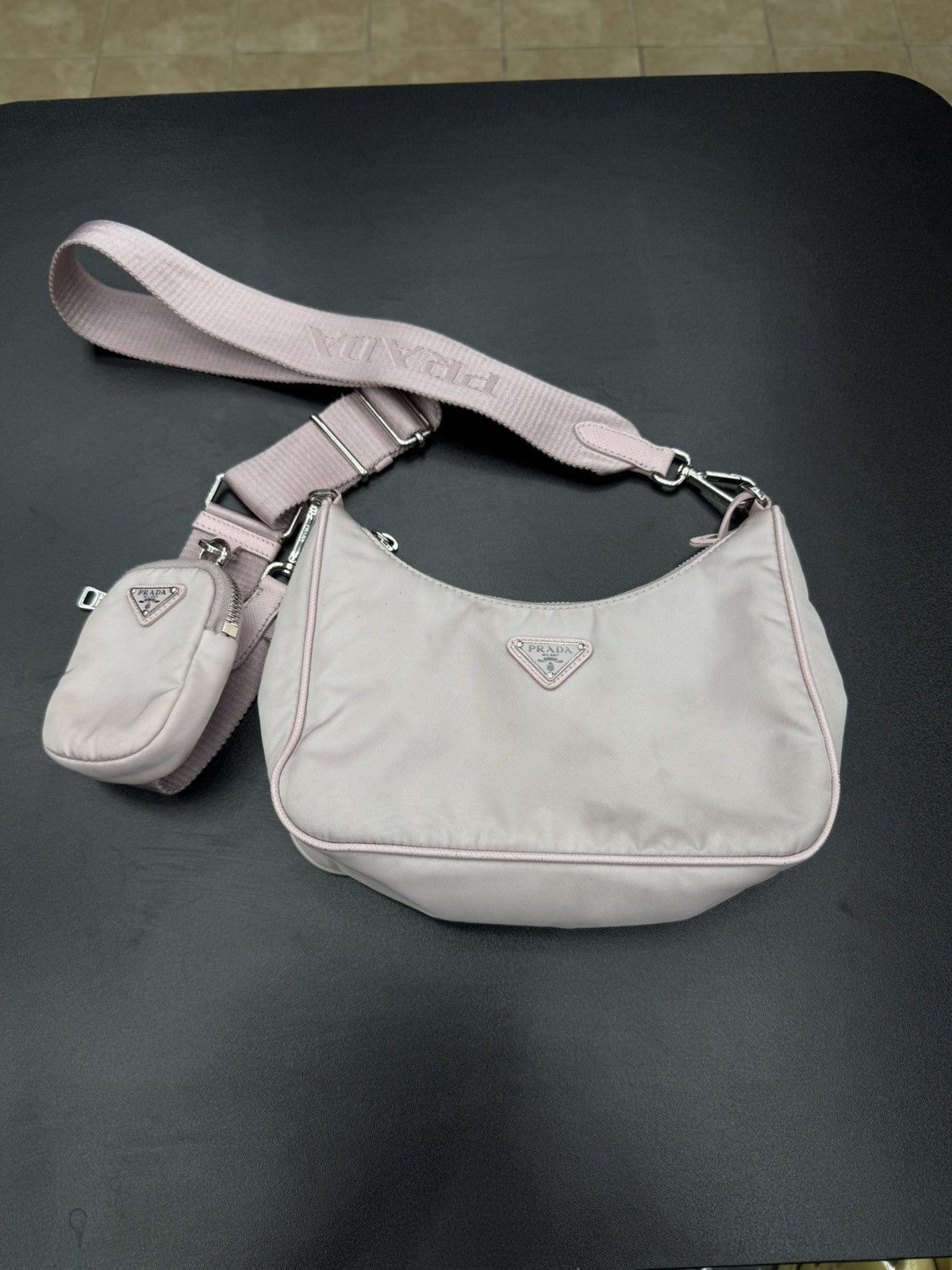 Prada Prada Re-Edition 2005 shoulder bag in pink Size ONE SIZE - 1 Thumbnail
