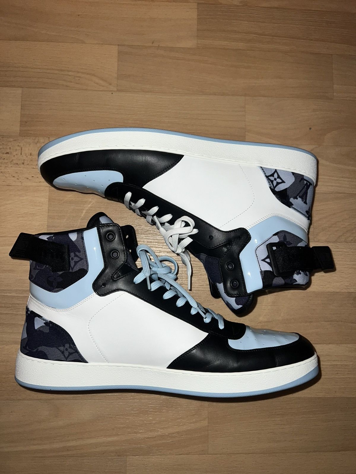 Louis Vuitton Louis Vuitton Rivoli Sneaker Size US 12 / EU 45 - 8 Thumbnail