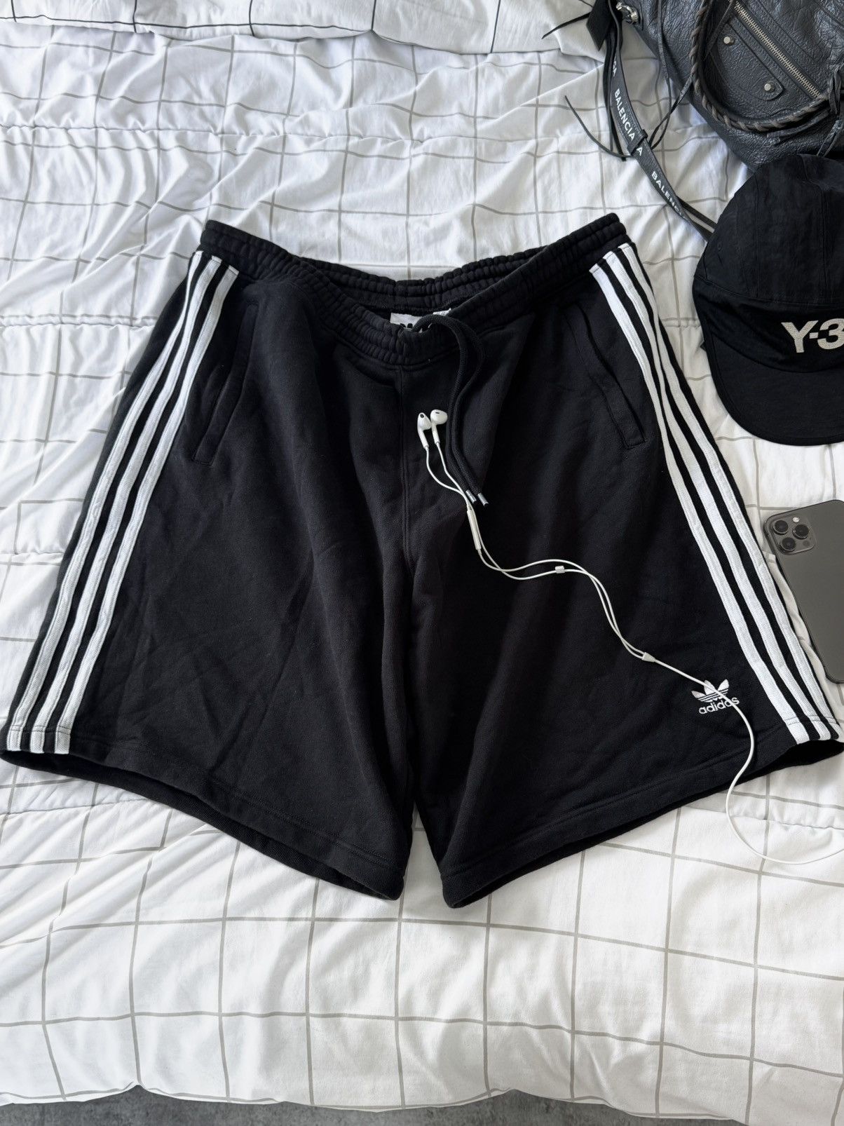 Adidas Adidas Baggy Shorts Balenciaga Style Cotton M/L size Japan Size US 34 / EU 50 - 2 Thumbnail
