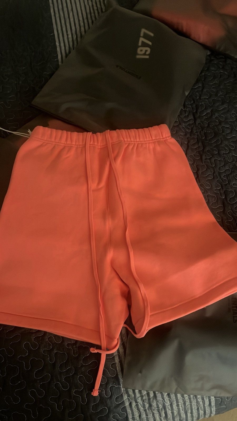 Essentials Brand New Size large Fear of God Coral Shorts Size US 34 / EU 50 - 2 Thumbnail