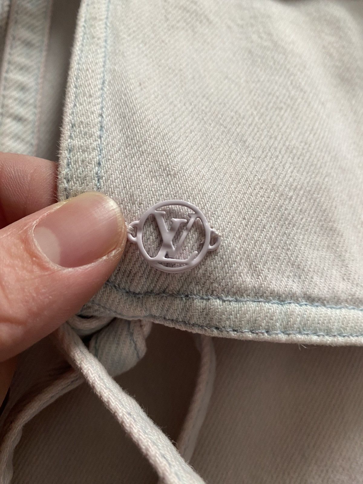 Louis Vuitton LOUIS VUITTON - Removable Pocket Bleached Denim Shirt Size US L / EU 52-54 / 3 - 3 Thumbnail