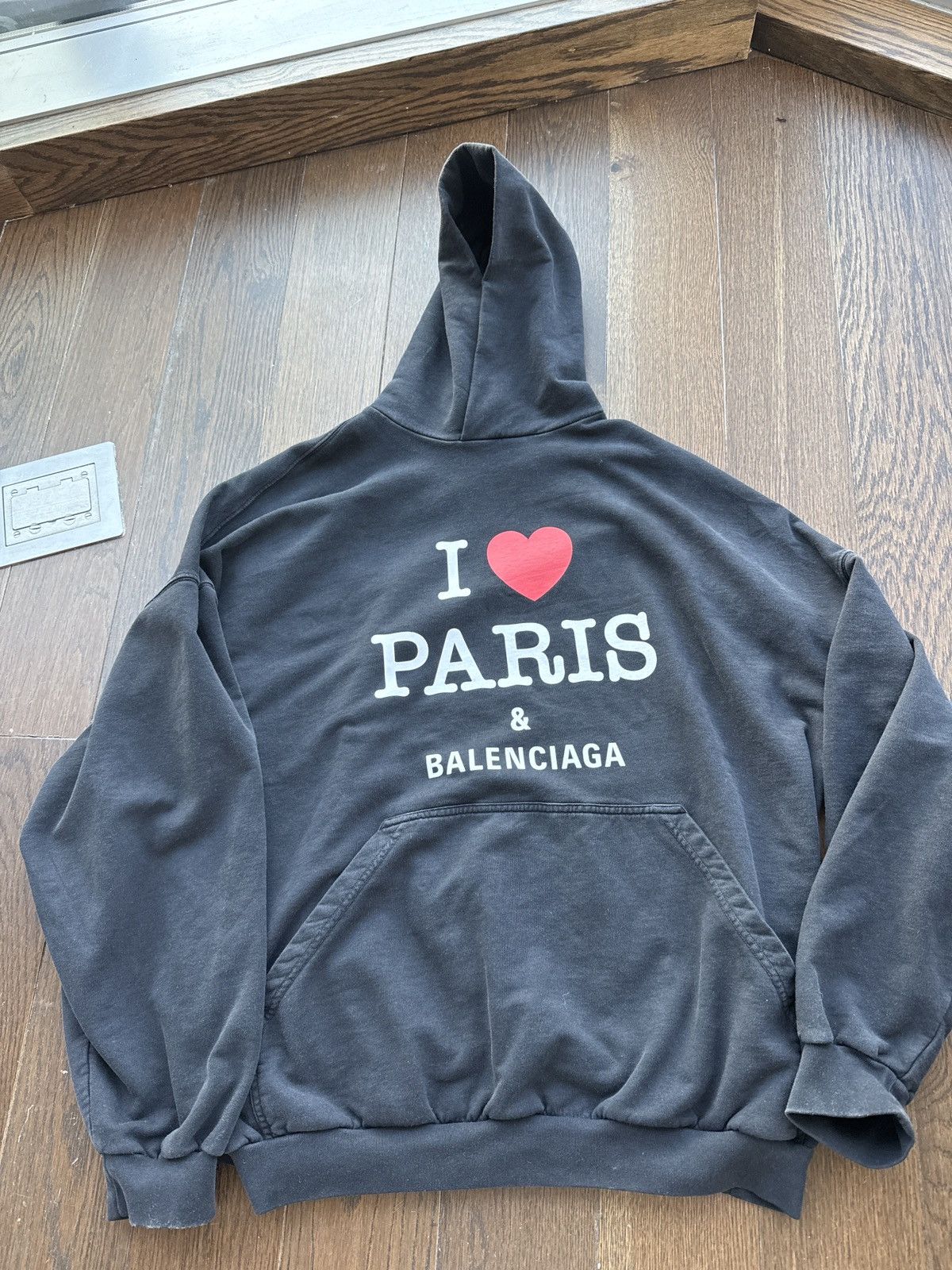 ＊BALENCIAGA＊ I Love Paris & Balenciaga フーディー I Love Paris & Balenciaga Hoodie Large Fit in Black Faded