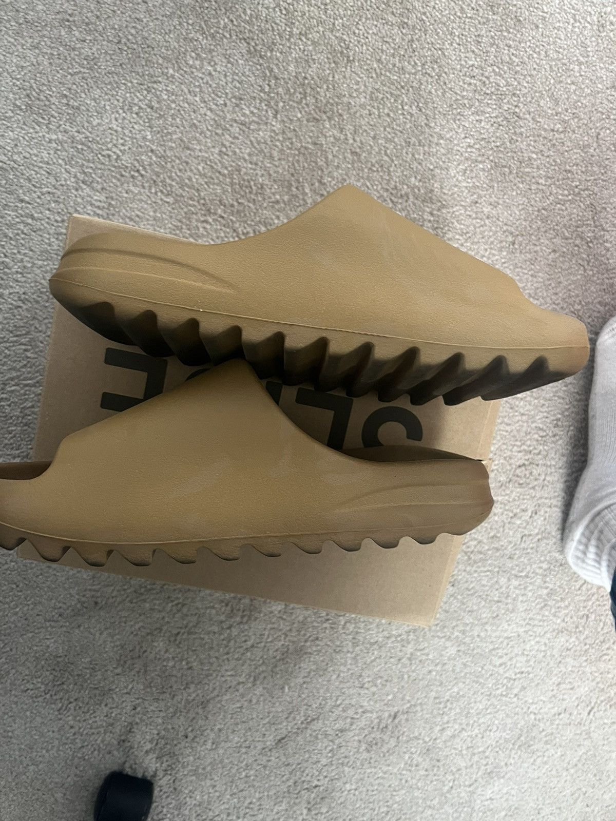 Adidas Adidas yeezy slides ochre Size US 11 / EU 44 - 2 Thumbnail