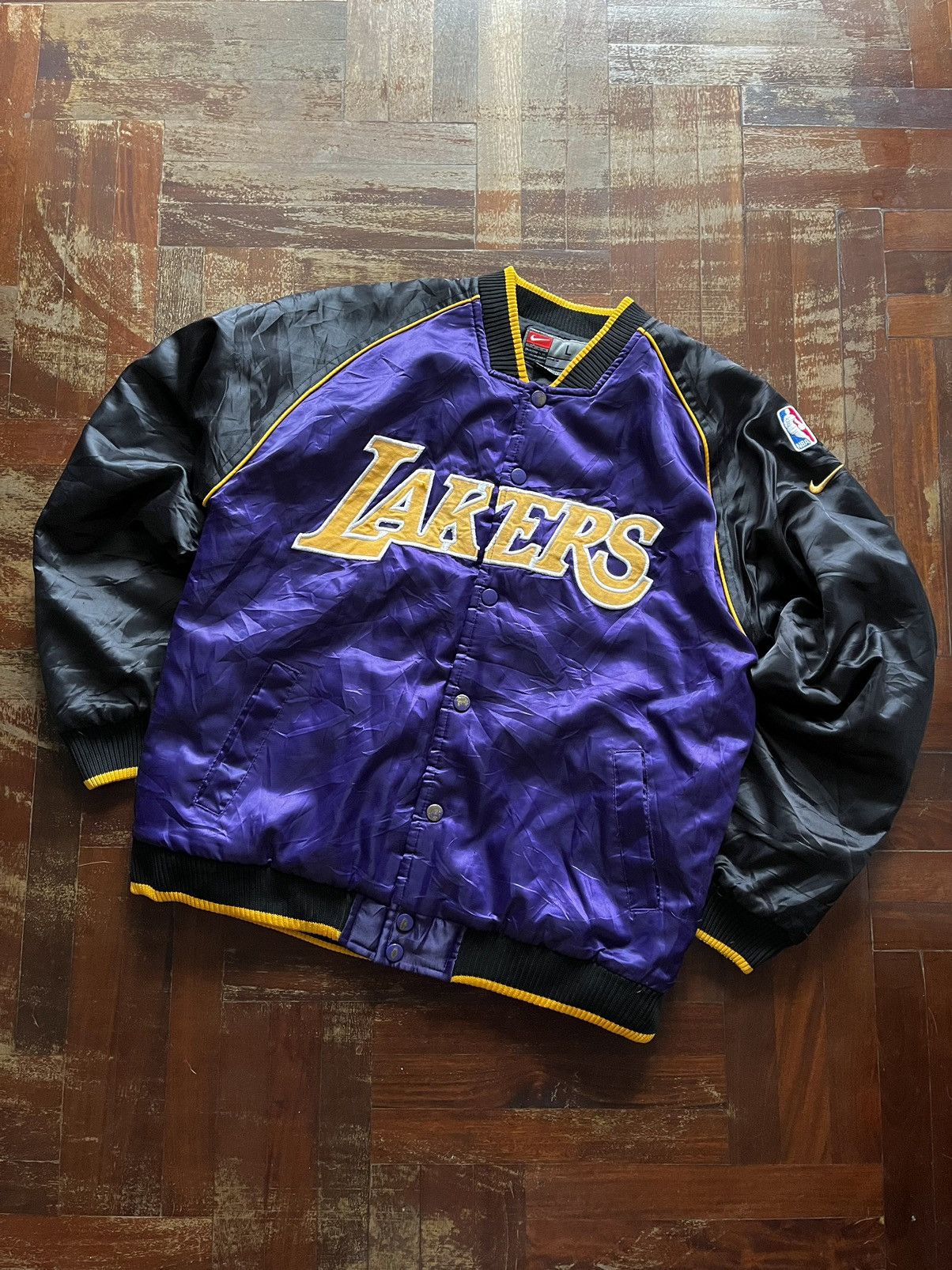 Nike × Vintage Vintage Nike LA Lakers NBA Bomber Jacket Size US S / EU 44-46 / 1 - 1 Thumbnail