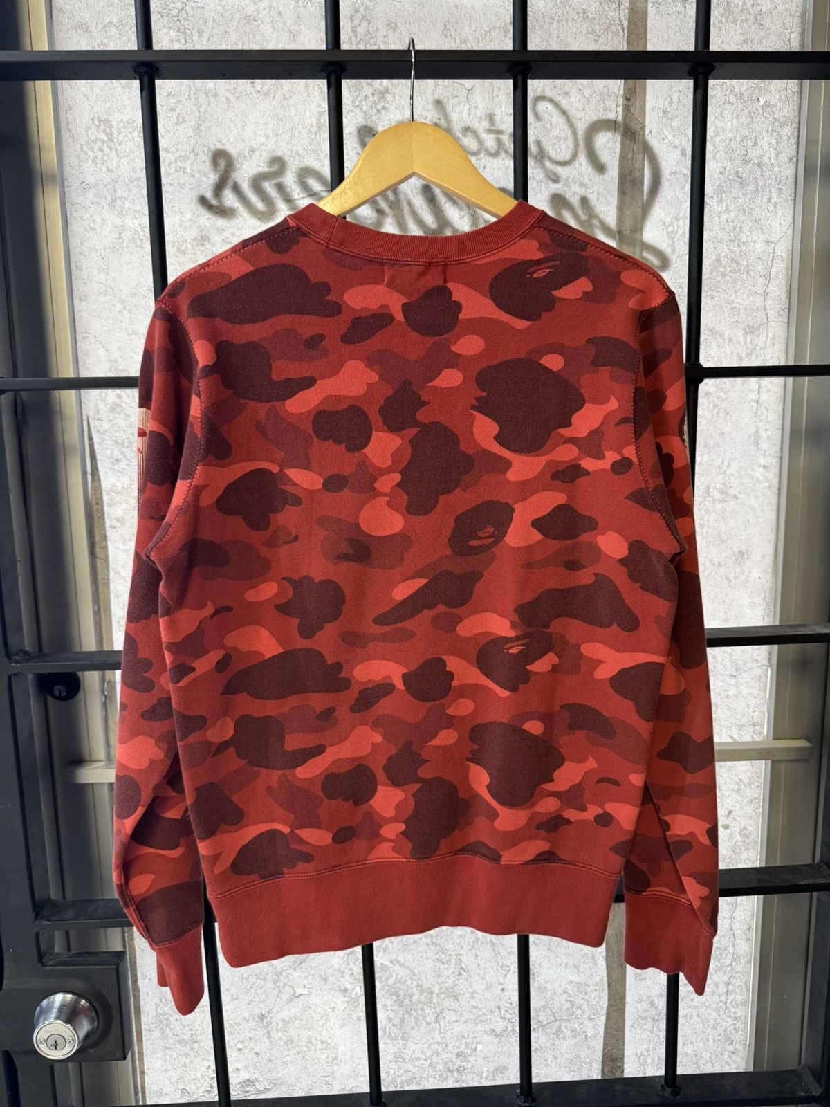 Bape Bape Red Camo Spray Logo Crewneck Sweatshirt Size US M / EU 48-50 / 2 - 5 Thumbnail
