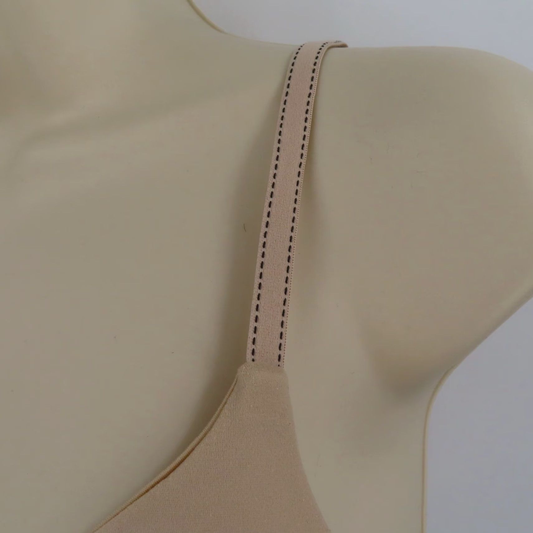 Vintage Maidenform 34B Bra Solid Beige 09402 Comfort Devotion Smooth Cup Underwire Lined T-Shirt Bra Womens Size ONE SIZE - 5 Thumbnail