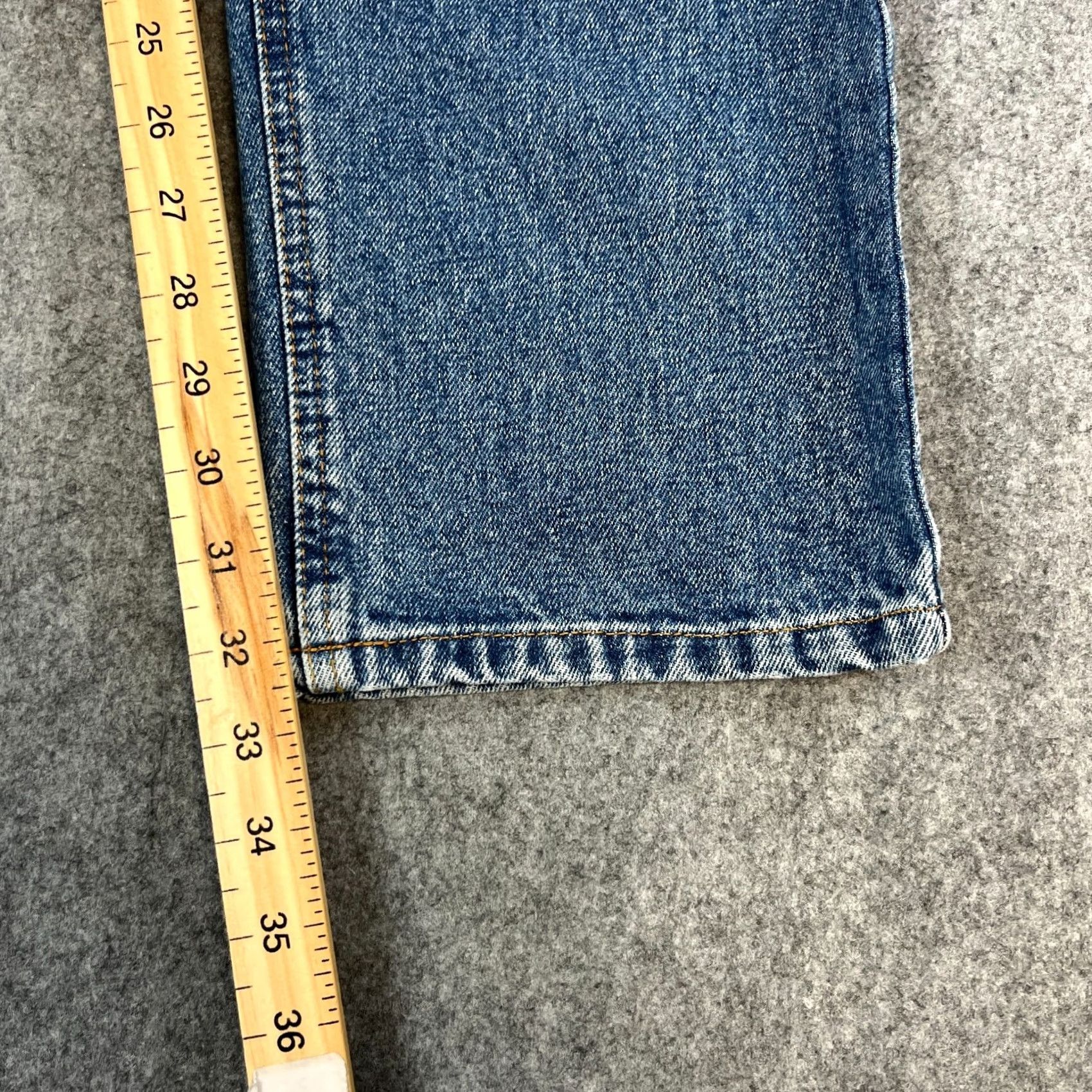 Valentino Valentino Jeans Regular Straight 29 34 Mid Wash Blue Mens Vintage Italy Denim 5-Pocket Design Cotton Button Logo Size US 29 - 4 Thumbnail