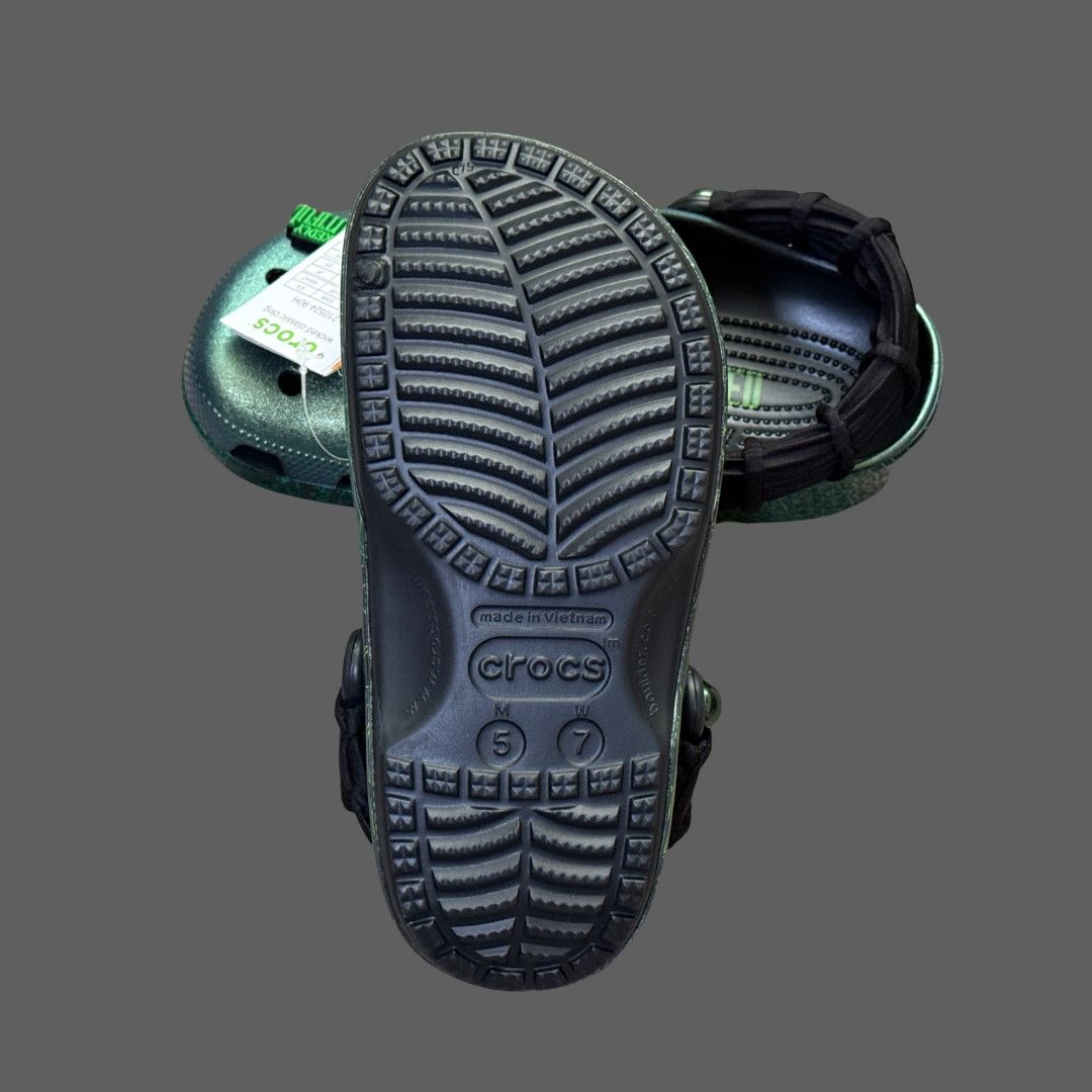 Crocs Crocs x Wicked Elphaba Classic Clog Glow In The Dark M5 W7 Size US 5 / EU 37 - 4 Thumbnail