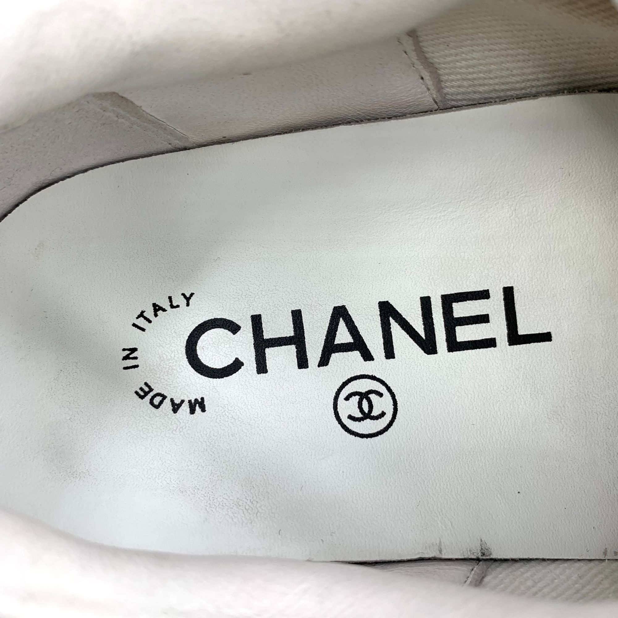 Chanel Chanel X Pharrell Graffiti Lace-Up Sneakers Size 36 White Wi Size US 6 / IT 36 - 2 Thumbnail