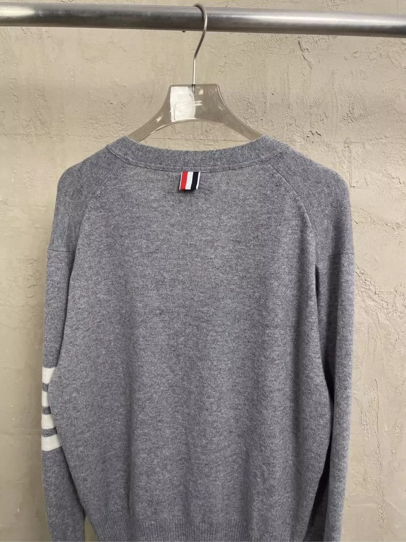Thom Browne Thom Browne size4 Gray four stripe cashmere sweater Size US XL / EU 56 / 4 - 4 Thumbnail