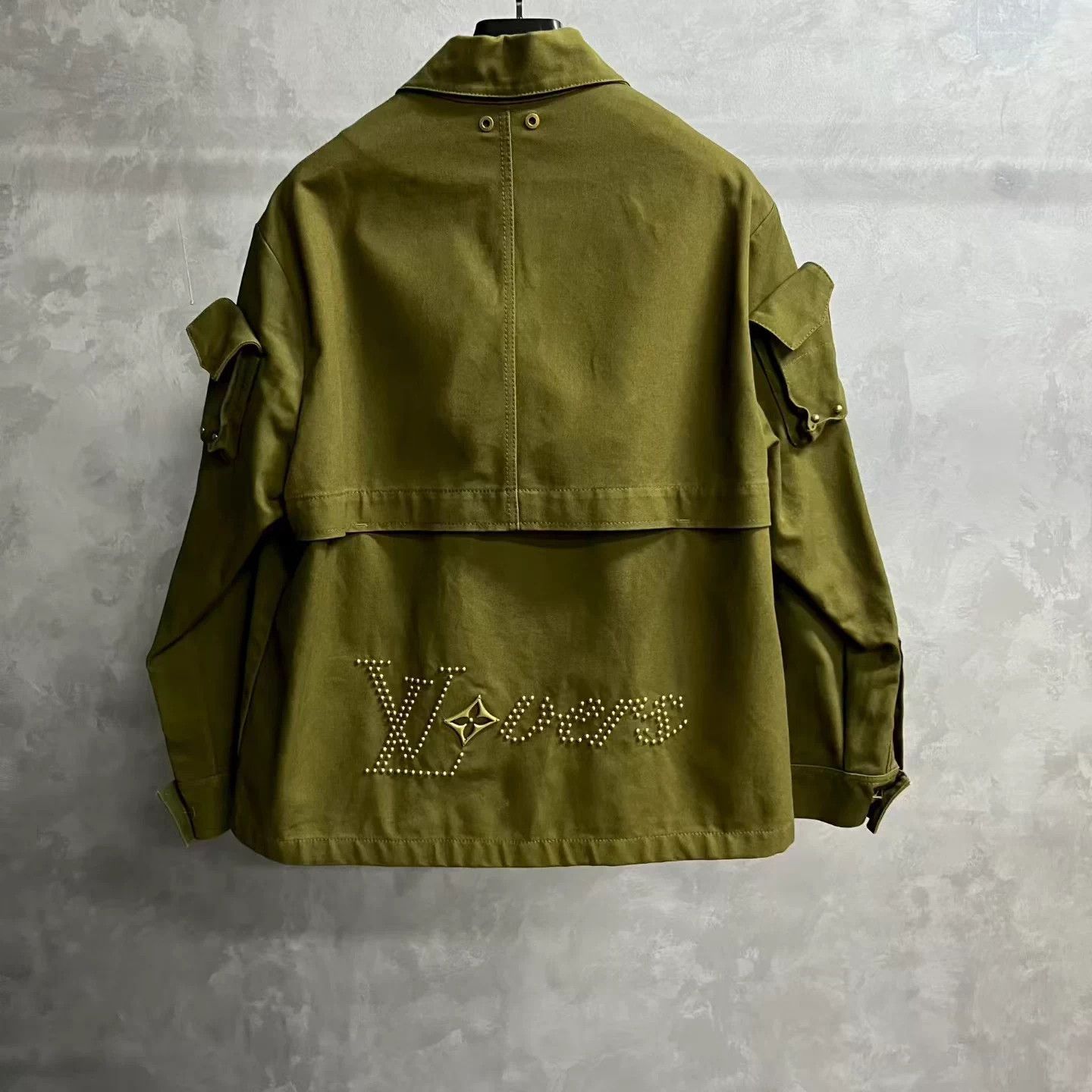 Louis Vuitton Louis Vuitton brown single-breasted with letter studs Size US M / EU 48-50 / 2 - 2 Thumbnail