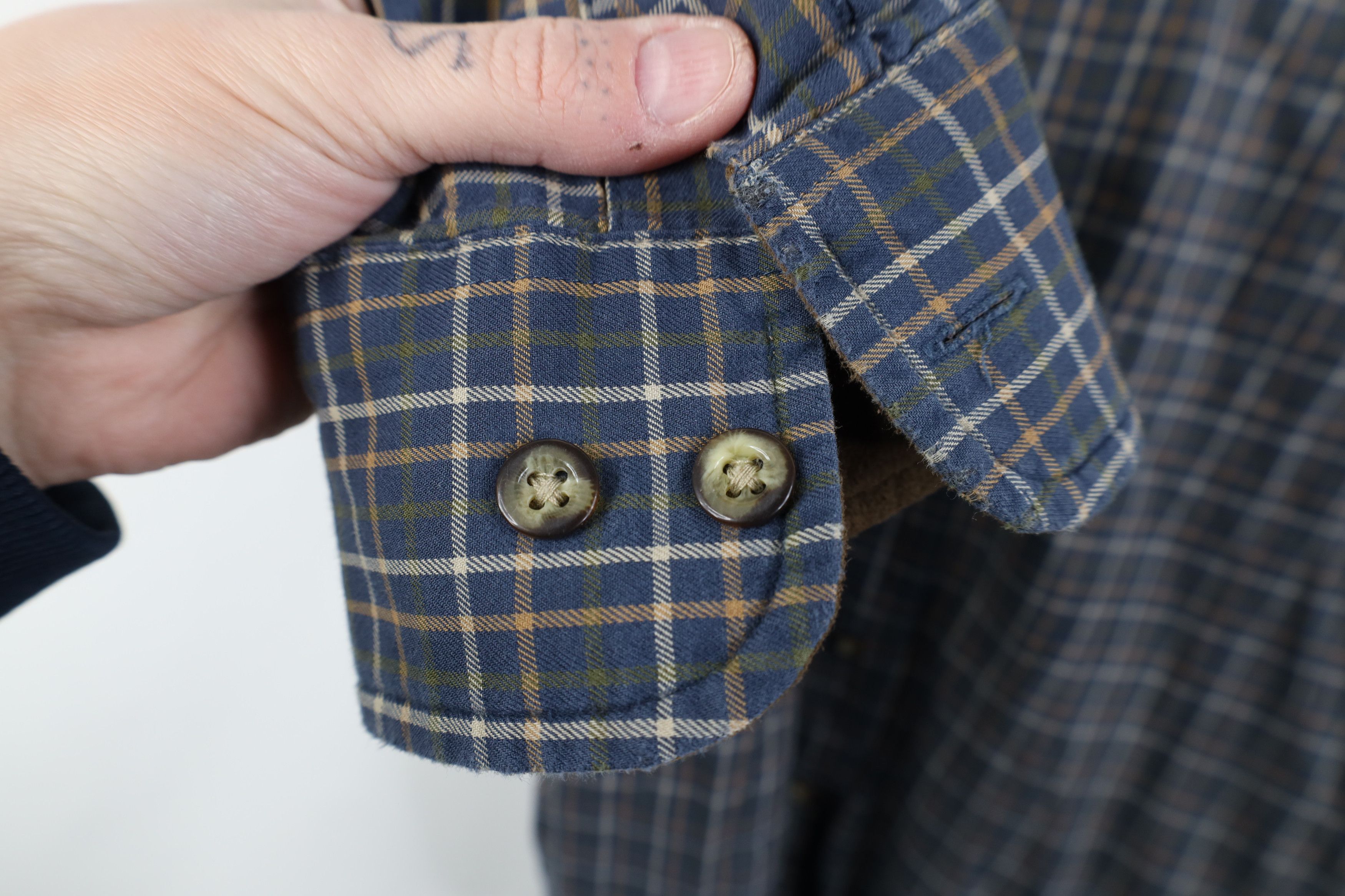 Cabelas Vintage Cabelas Flannel Collared Button Down Shirt Plaid Size US XL / EU 56 / 4 - 9 Thumbnail