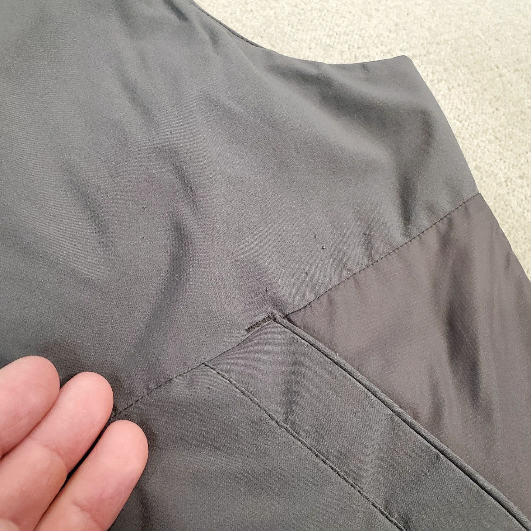 Mountain Hardwear VINTAGE Mountain Hardwear Vest Mens M Gray Jacket Puffer Quilt Lined Snap Size US M / EU 48-50 / 2 - 7 Thumbnail